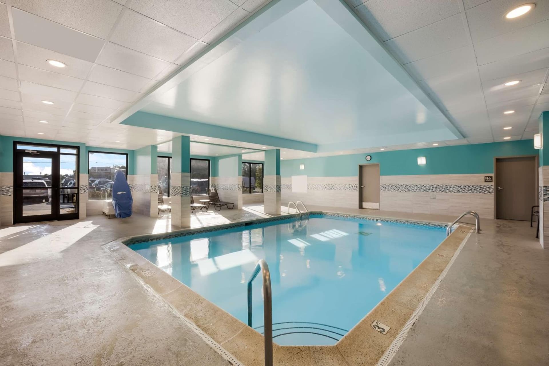 Hampton Inn McHenry gallery photo in McHenry, IL — image 37