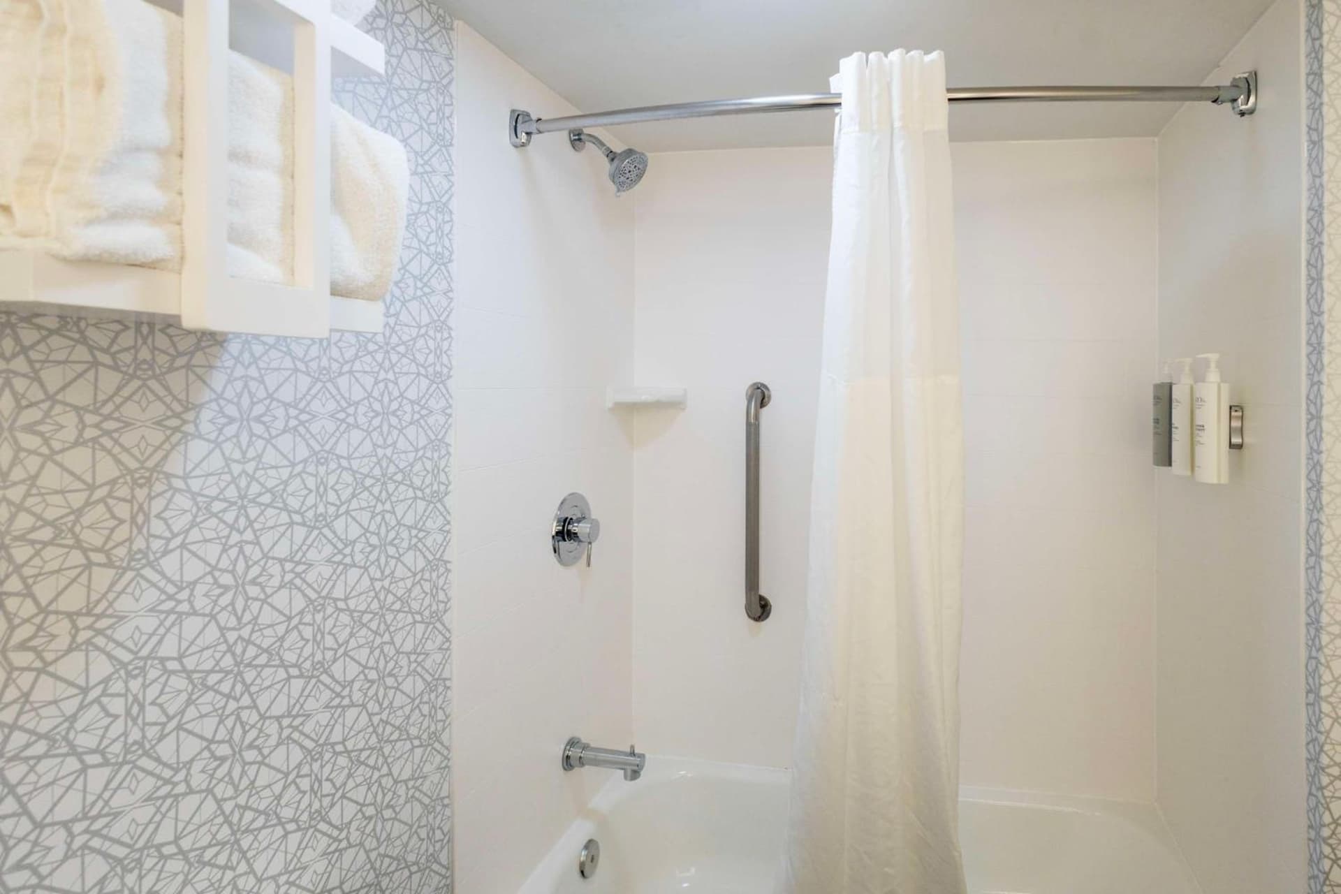 Hampton Inn Springfield interior in Springfield, OH — gallery photo 2