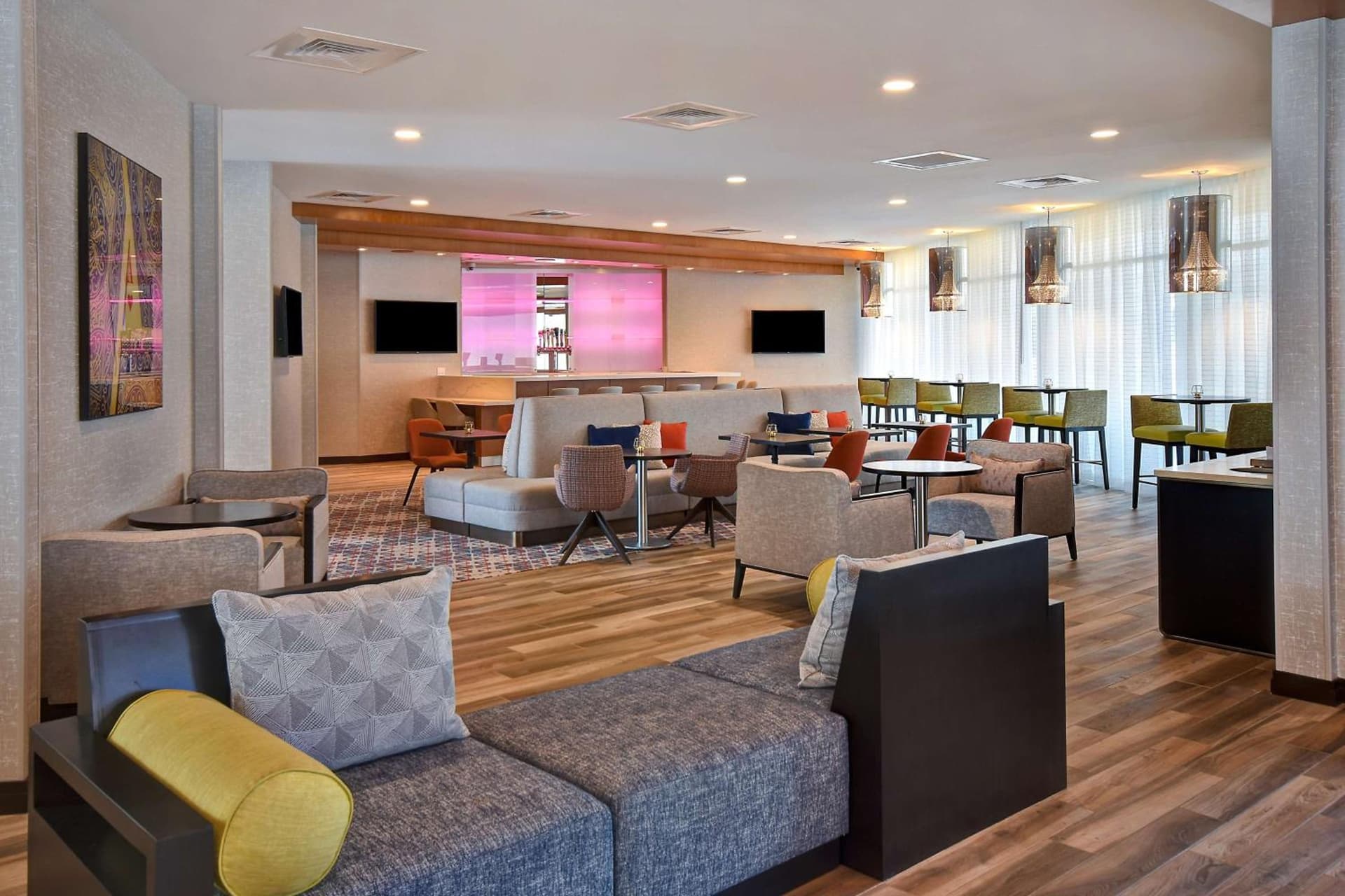 Hampton Inn & Suites Las Vegas Convention Center - No Resort Fee interior in Las Vegas, NV — gallery photo 2
