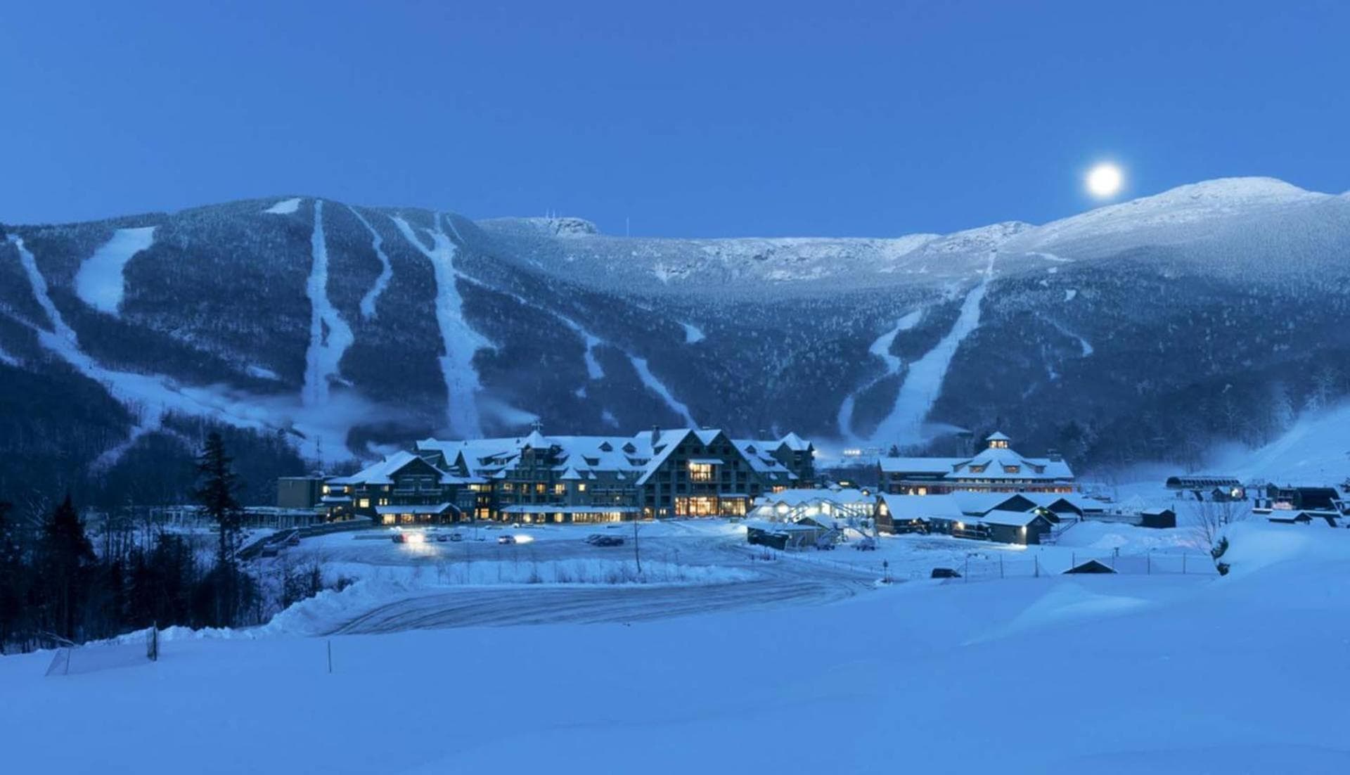 1214 The Lodge At Spruce Peak Ski in Ski Out Studio Spruce Peak By Stowe Mountain Rentals interior in Stowe — gallery photo 2