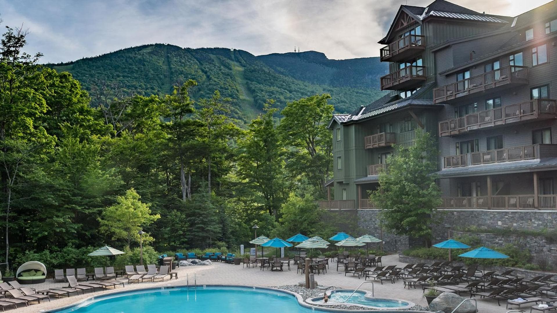 345 Studio Spruce Peak Lodge at Stowe Mt Resort Sleeps 4 interior in Stowe — gallery photo 2