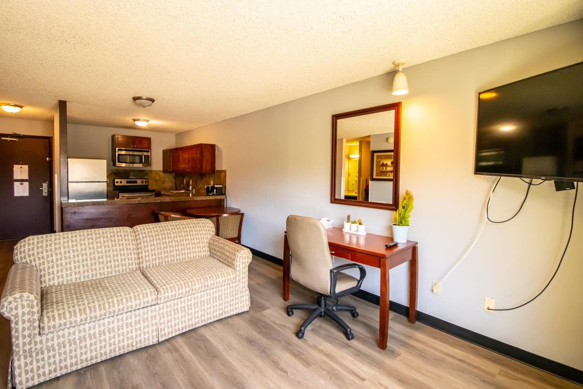 Red Lion Inn & Suites Vancouver gallery photo in Vancouver, WA — image 4