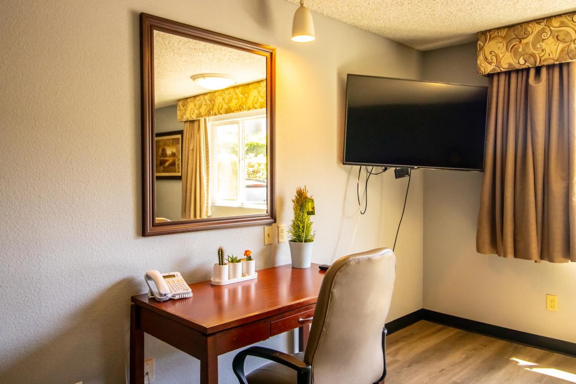 Red Lion Inn & Suites Vancouver gallery photo in Vancouver, WA — image 33