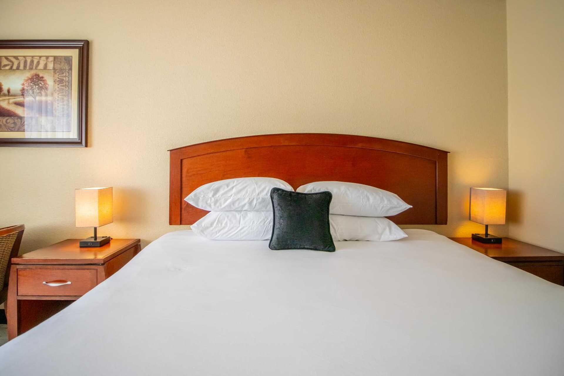 Red Lion Inn & Suites Vancouver gallery photo in Vancouver, WA — image 48
