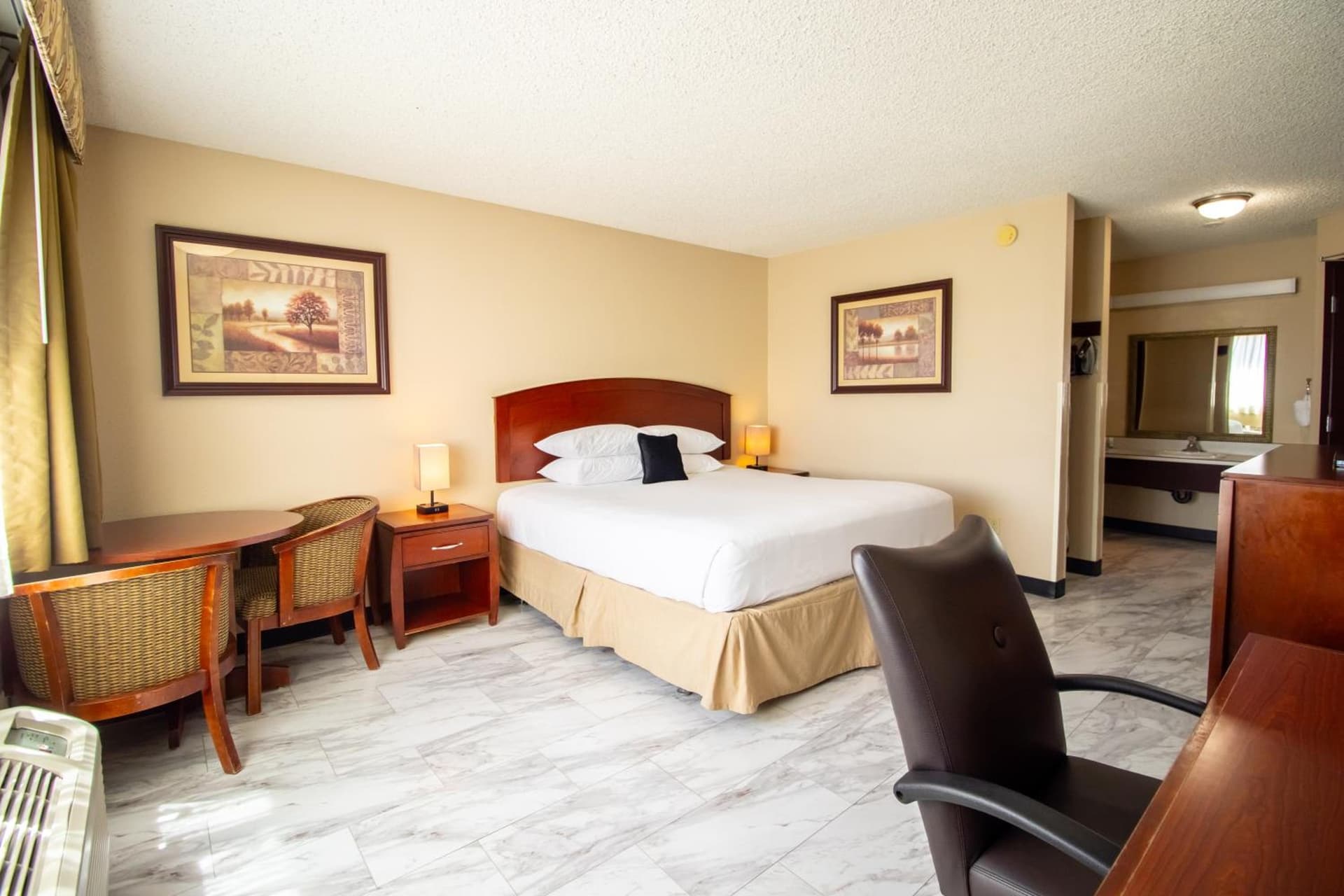 Red Lion Inn & Suites Vancouver gallery photo in Vancouver, WA — image 12