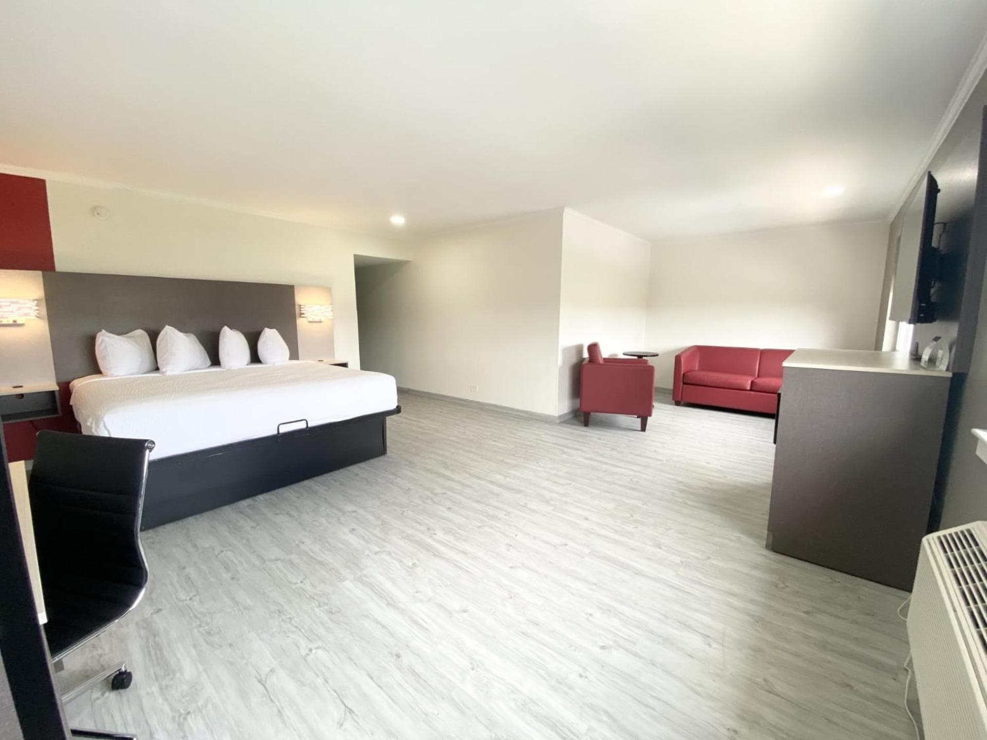 Ramada by Wyndham Tuscaloosa property views in Tuscaloosa, AL — gallery photo 3