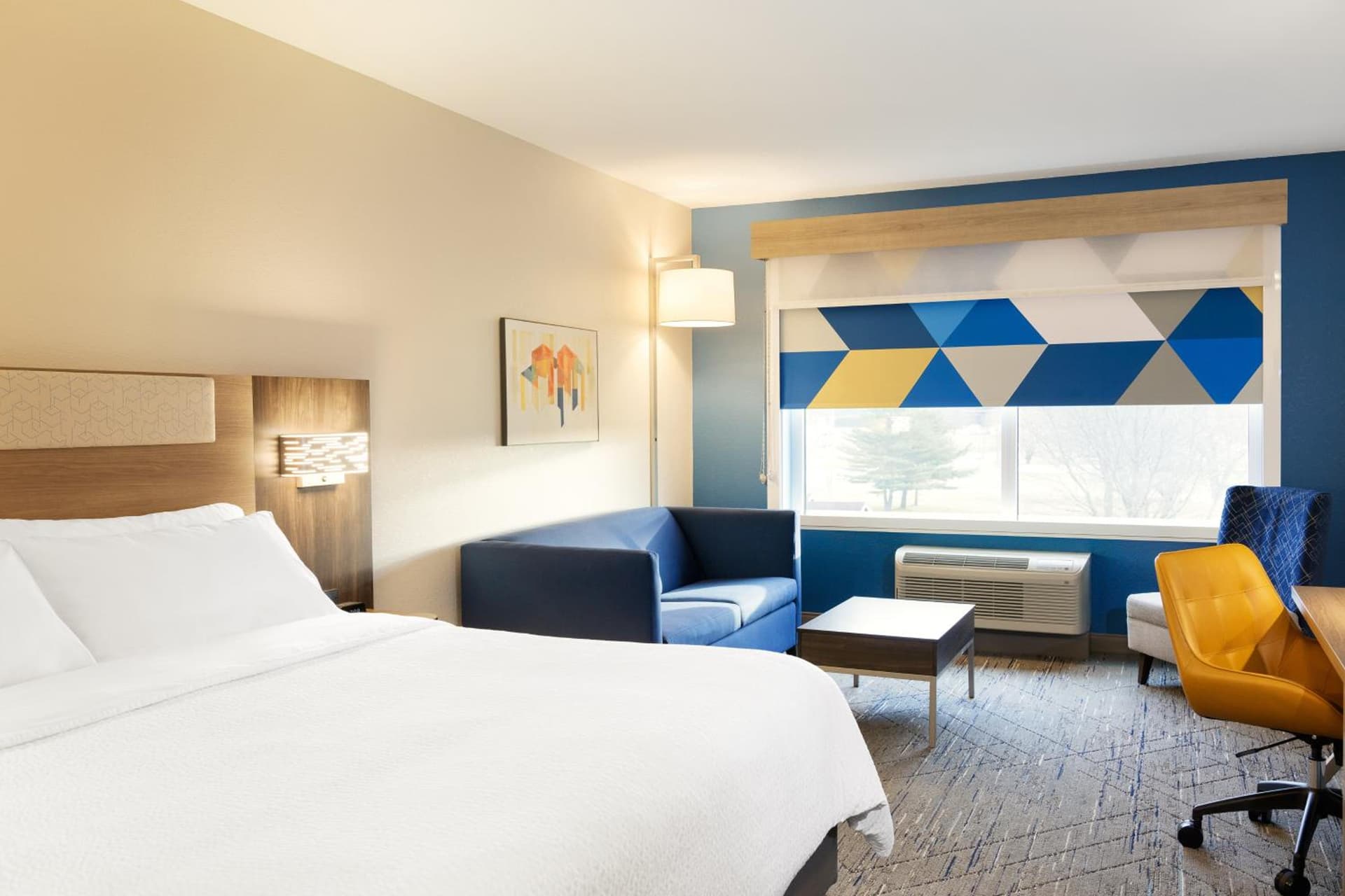 Holiday Inn Express Chattanooga - Hamilton Place interior in Chattanooga, TN — gallery photo 2