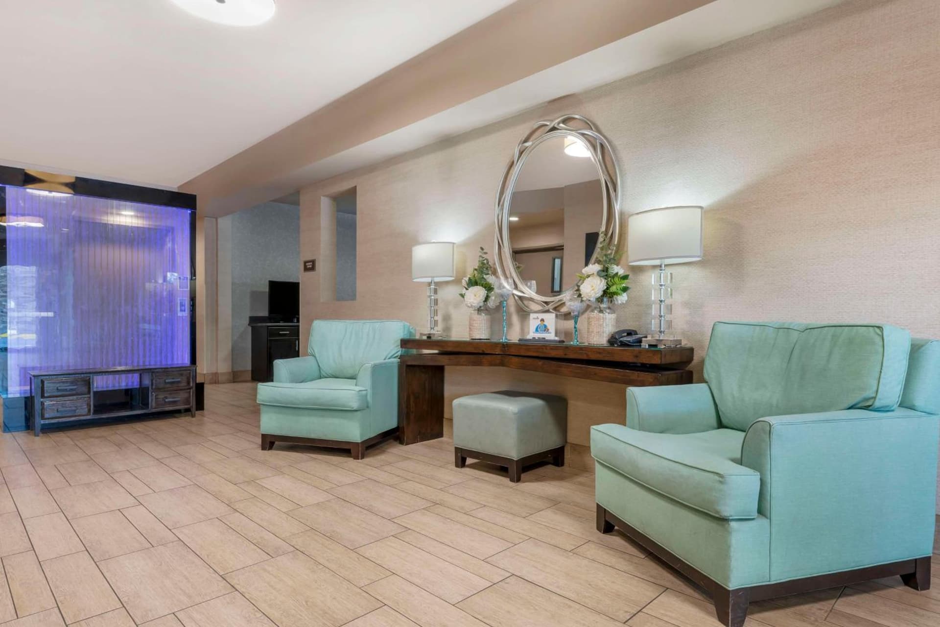 Best Western Plus Oceanside Palms interior in Oceanside, CA — gallery photo 2