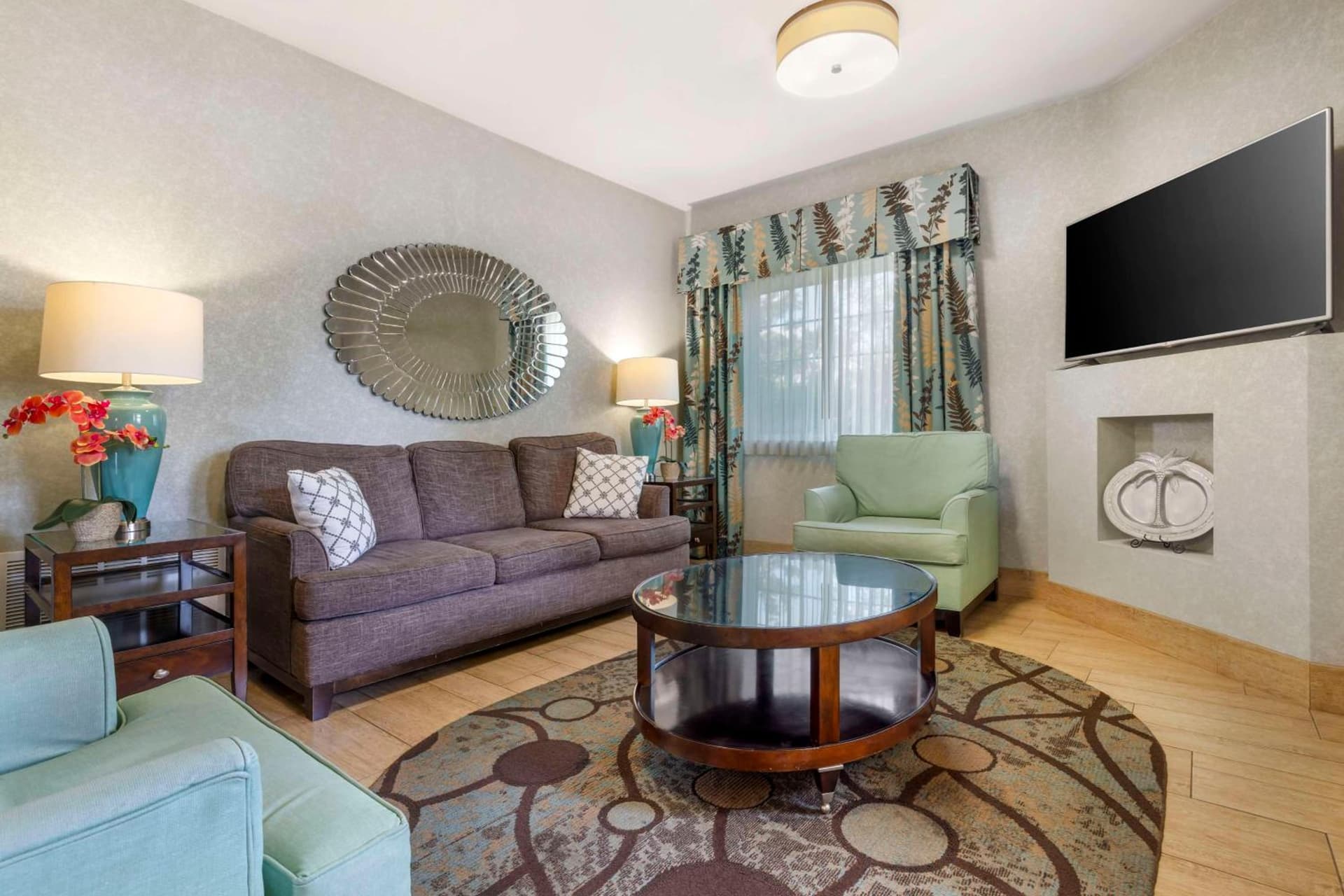 Best Western Plus Oceanside Palms property views in Oceanside, CA — gallery photo 3