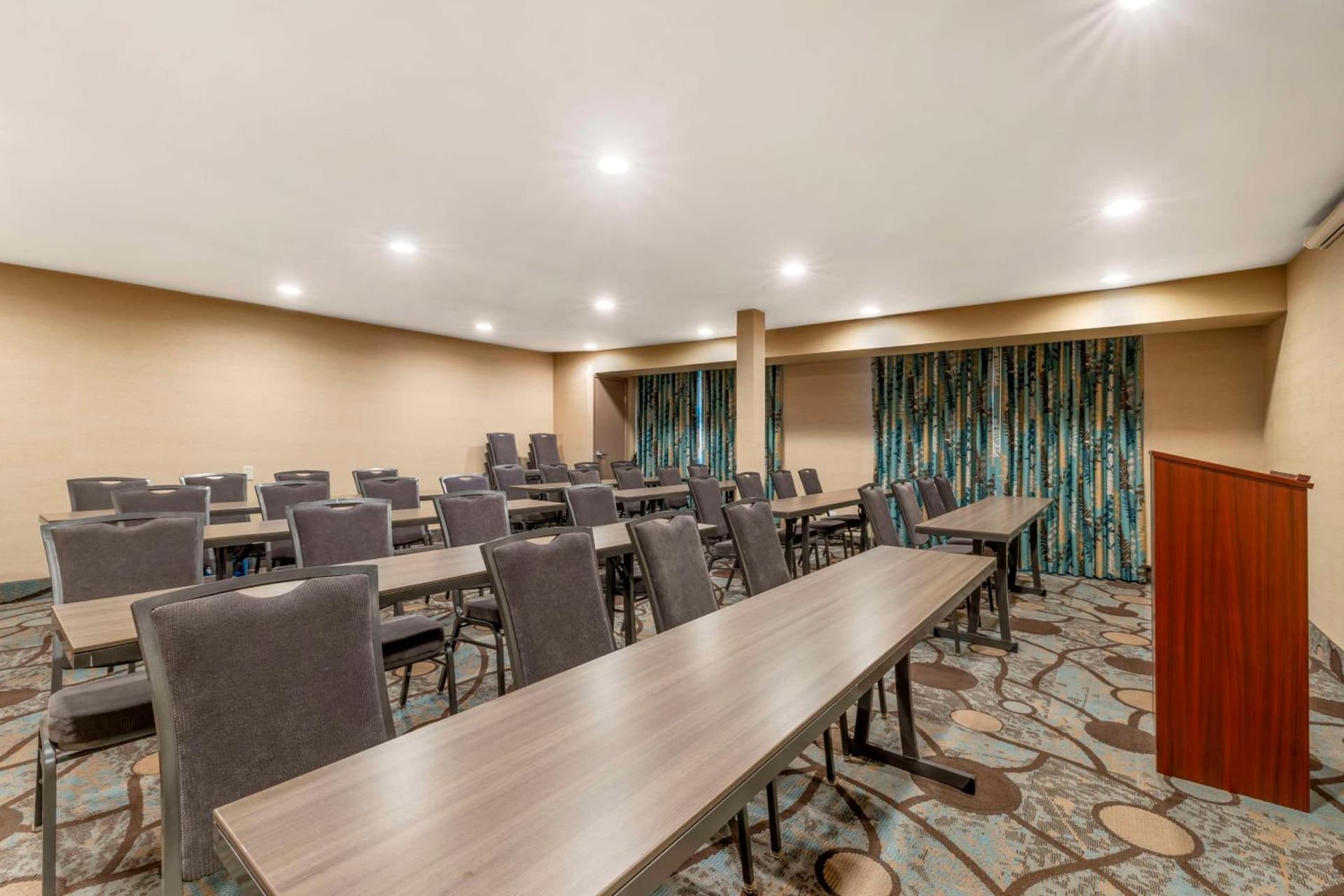 Best Western Plus Oceanside Palms gallery photo in Oceanside, CA — image 11