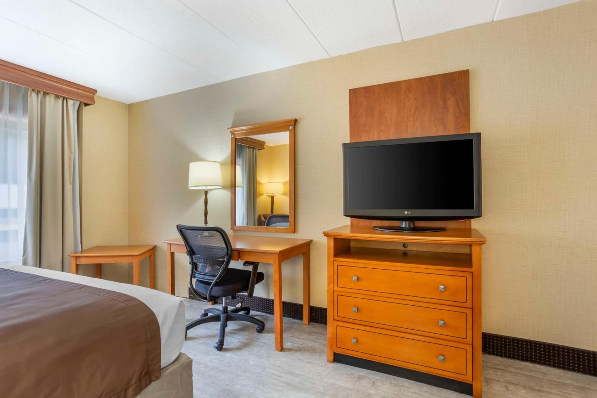 Best Western Danbury/Bethel property views in Bethel — gallery photo 3