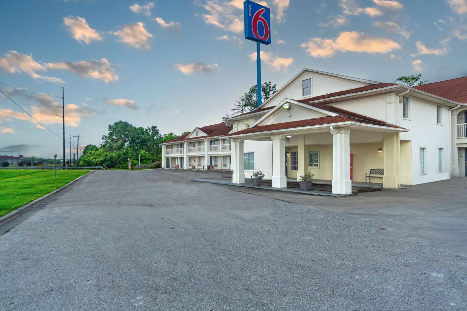 Motel 6-Livingston, TX featured exterior or lobby in Livingston, TX — similar hotel