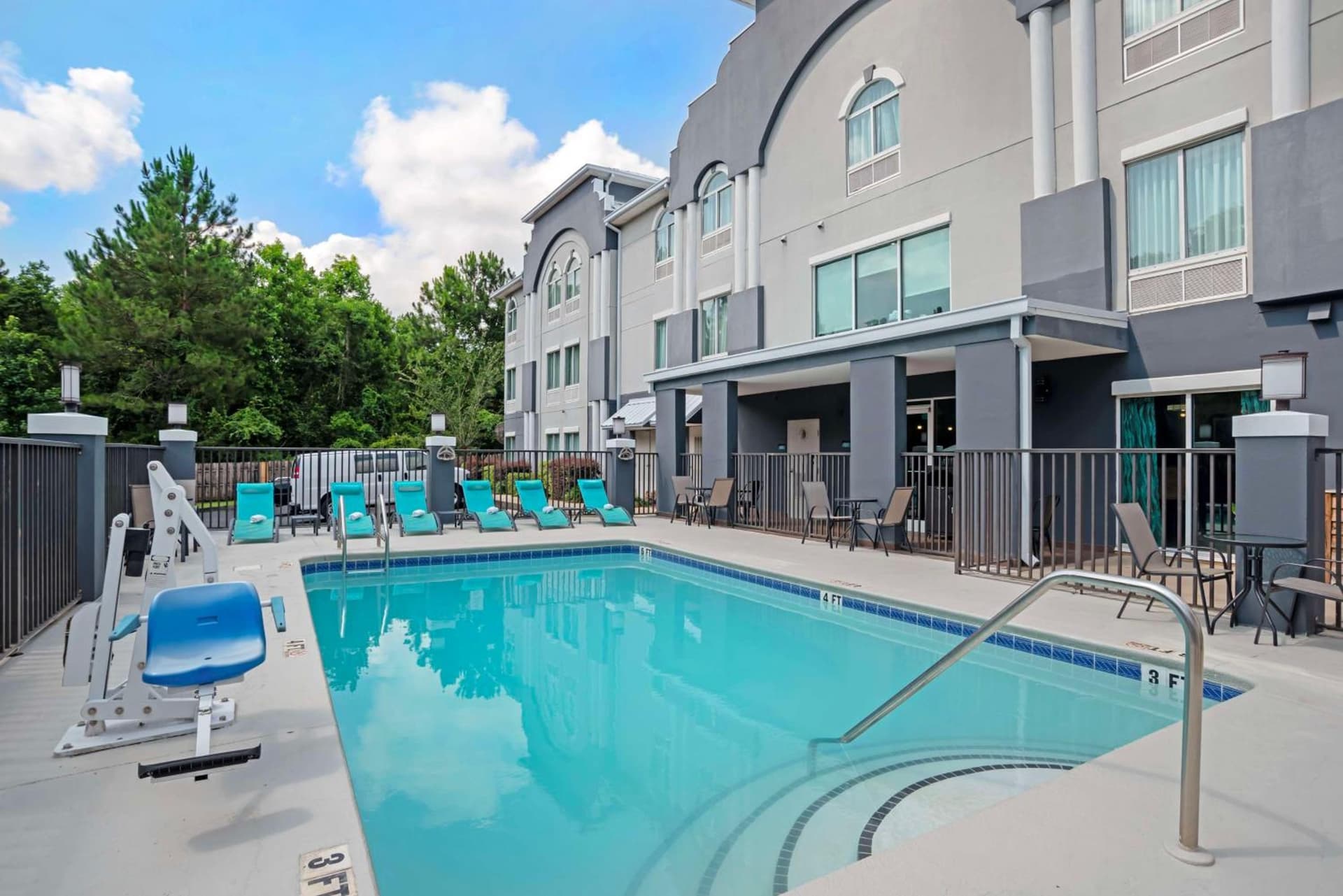 Best Western Plus Blue Angel Inn interior in Pensacola, FL — gallery photo 2