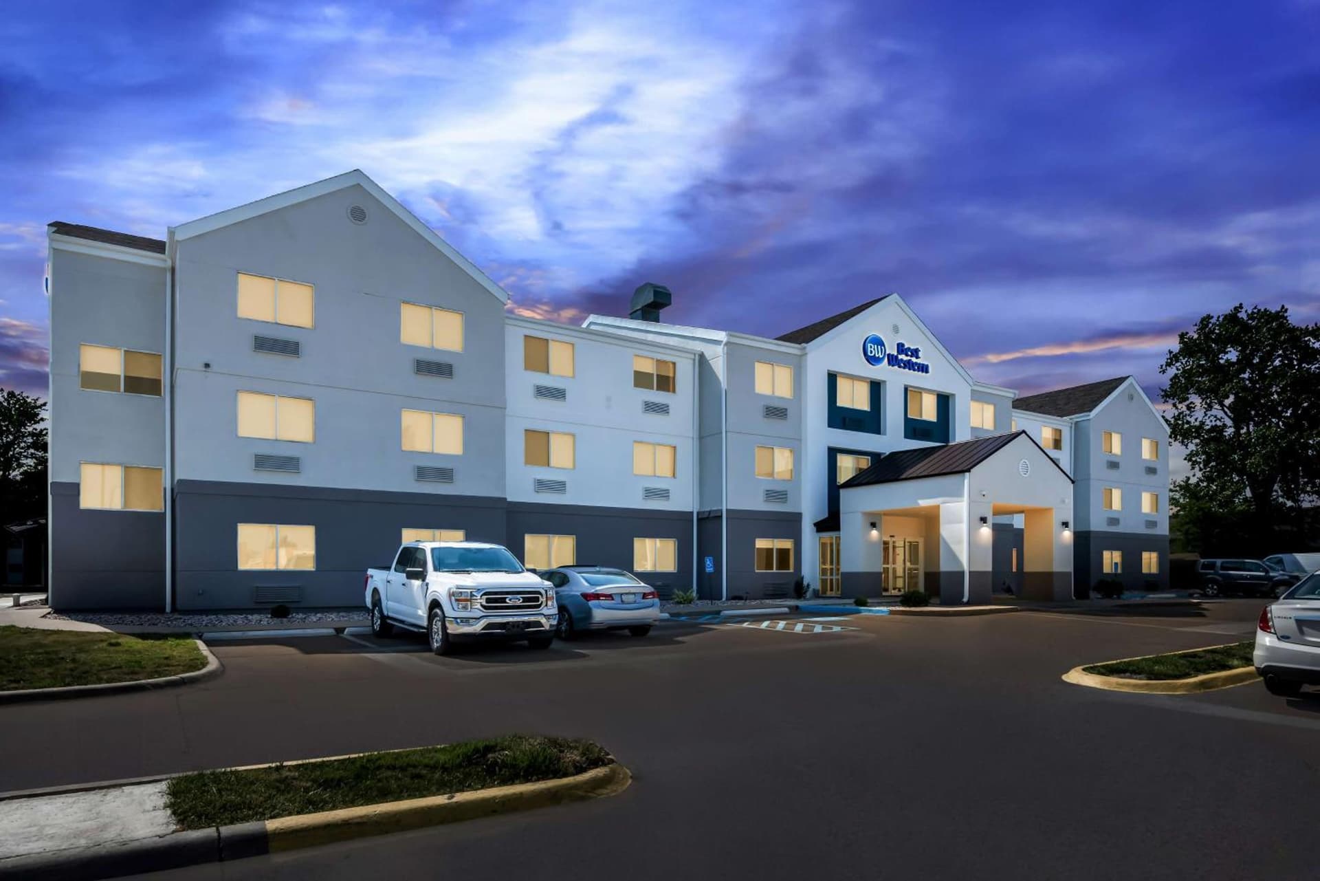 Best Western Ottumwa Inn & Suites featured exterior or lobby in Ottumwa, IA — similar hotel