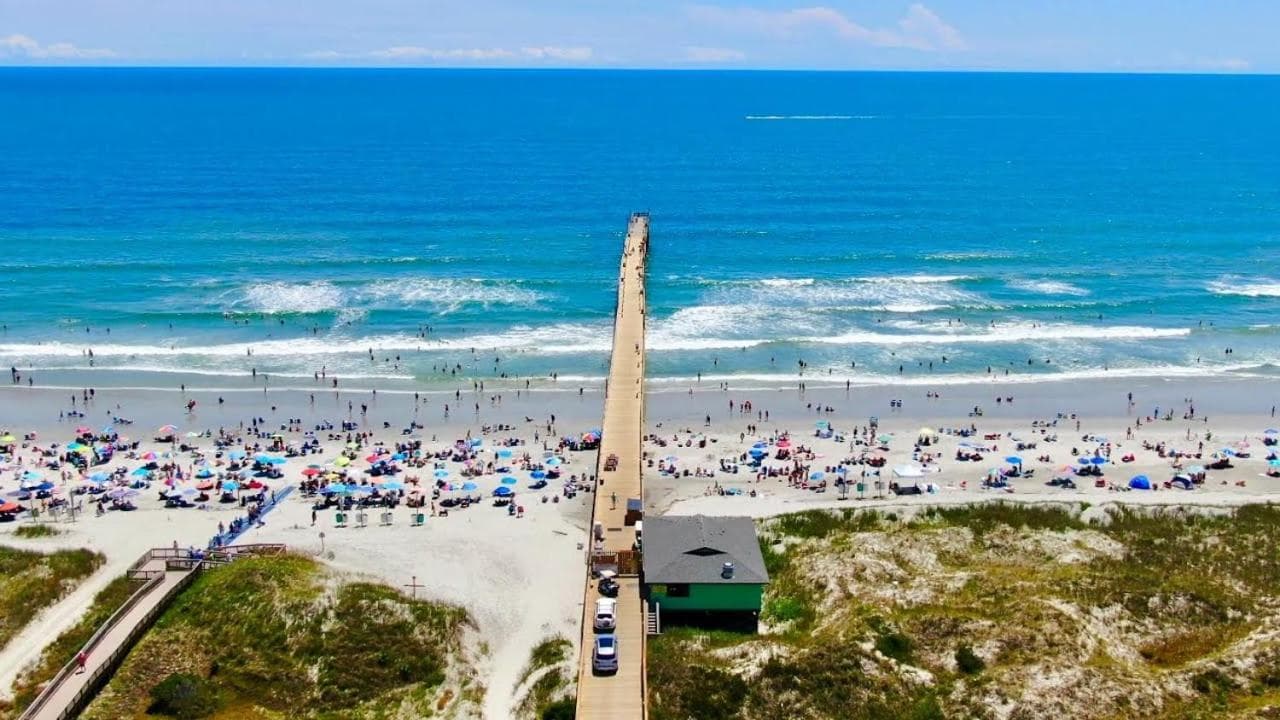 ON ISLAND Ocean View Beachy Studio in Campy 1970s Converted Motel gallery photo in Sunset Beach, NC — image 8