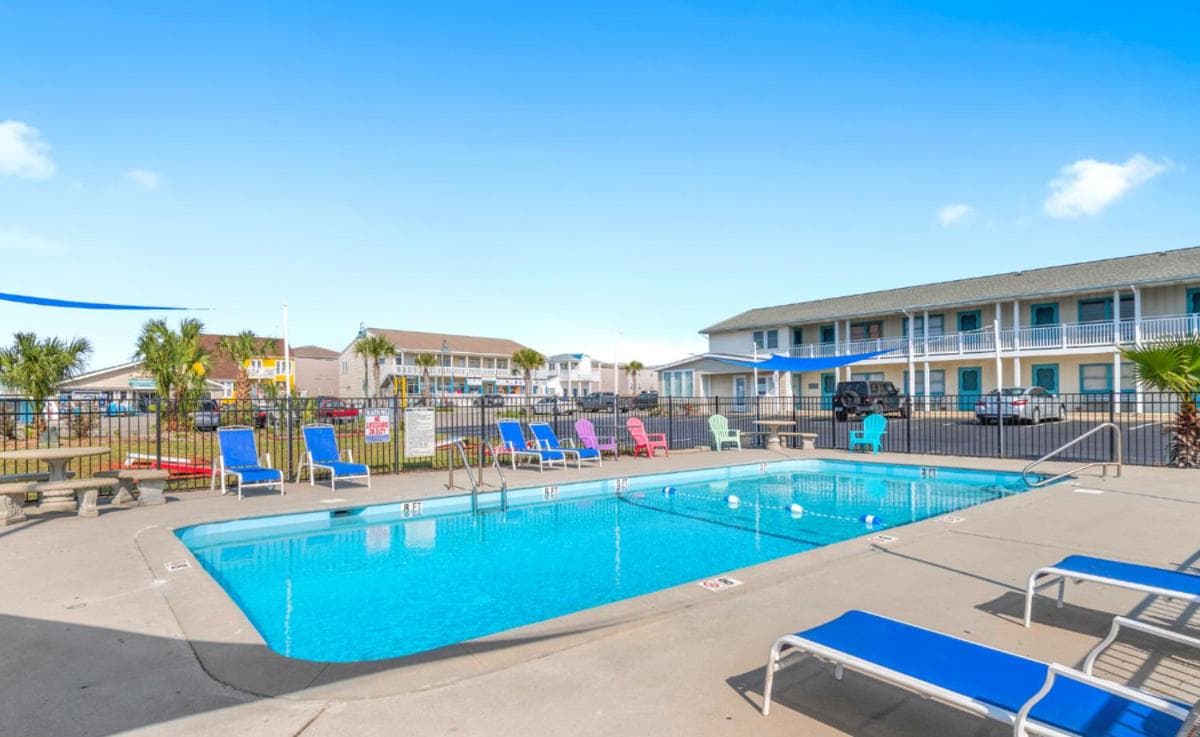 ON ISLAND Ocean View Beachy Studio in Campy 1970s Converted Motel interior in Sunset Beach, NC — gallery photo 2