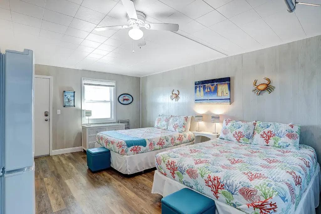ON ISLAND Ocean View Beachy Studio in Campy 1970s Converted Motel gallery photo in Sunset Beach, NC — image 14