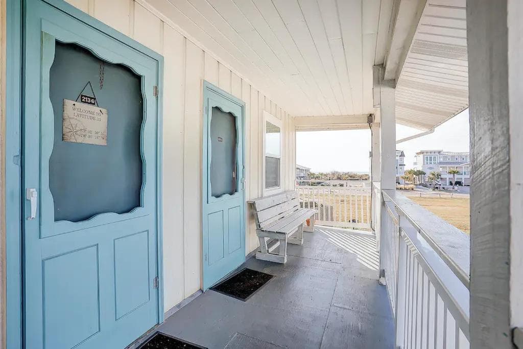ON ISLAND Ocean View Beachy Studio in Campy 1970s Converted Motel gallery photo in Sunset Beach, NC — image 20
