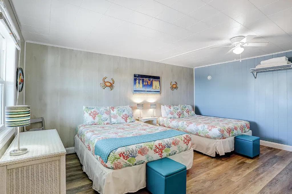 ON ISLAND Ocean View Beachy Studio in Campy 1970s Converted Motel gallery photo in Sunset Beach, NC — image 4