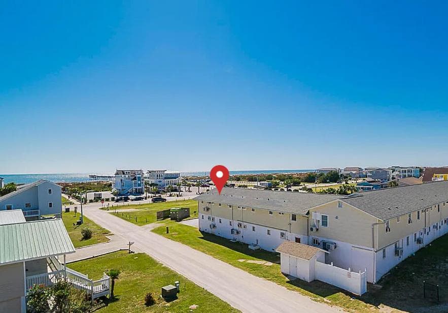 ON ISLAND Ocean View Beachy Studio in Campy 1970s Converted Motel gallery photo in Sunset Beach, NC — image 6