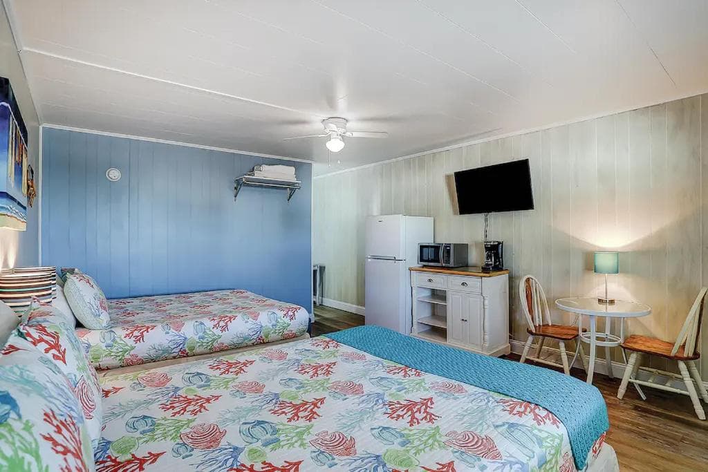 ON ISLAND Ocean View Beachy Studio in Campy 1970s Converted Motel property views in Sunset Beach, NC — gallery photo 3
