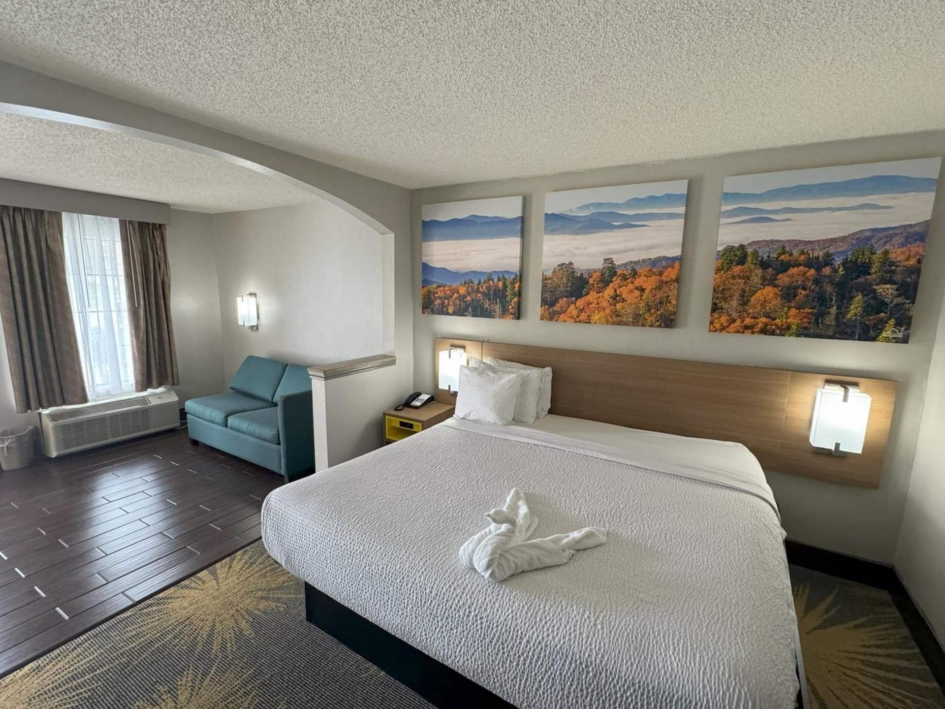 Days Inn & Suites by Wyndham Tuscaloosa - Univ. of Alabama gallery photo in Tuscaloosa, AL — image 13