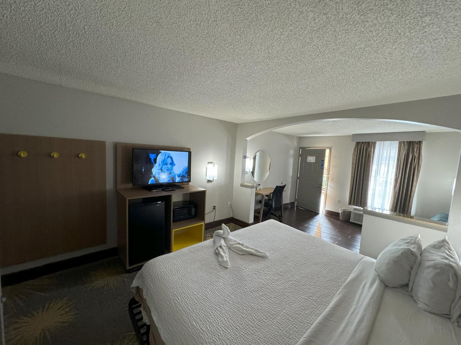 Days Inn & Suites by Wyndham Tuscaloosa - Univ. of Alabama gallery photo in Tuscaloosa, AL — image 5