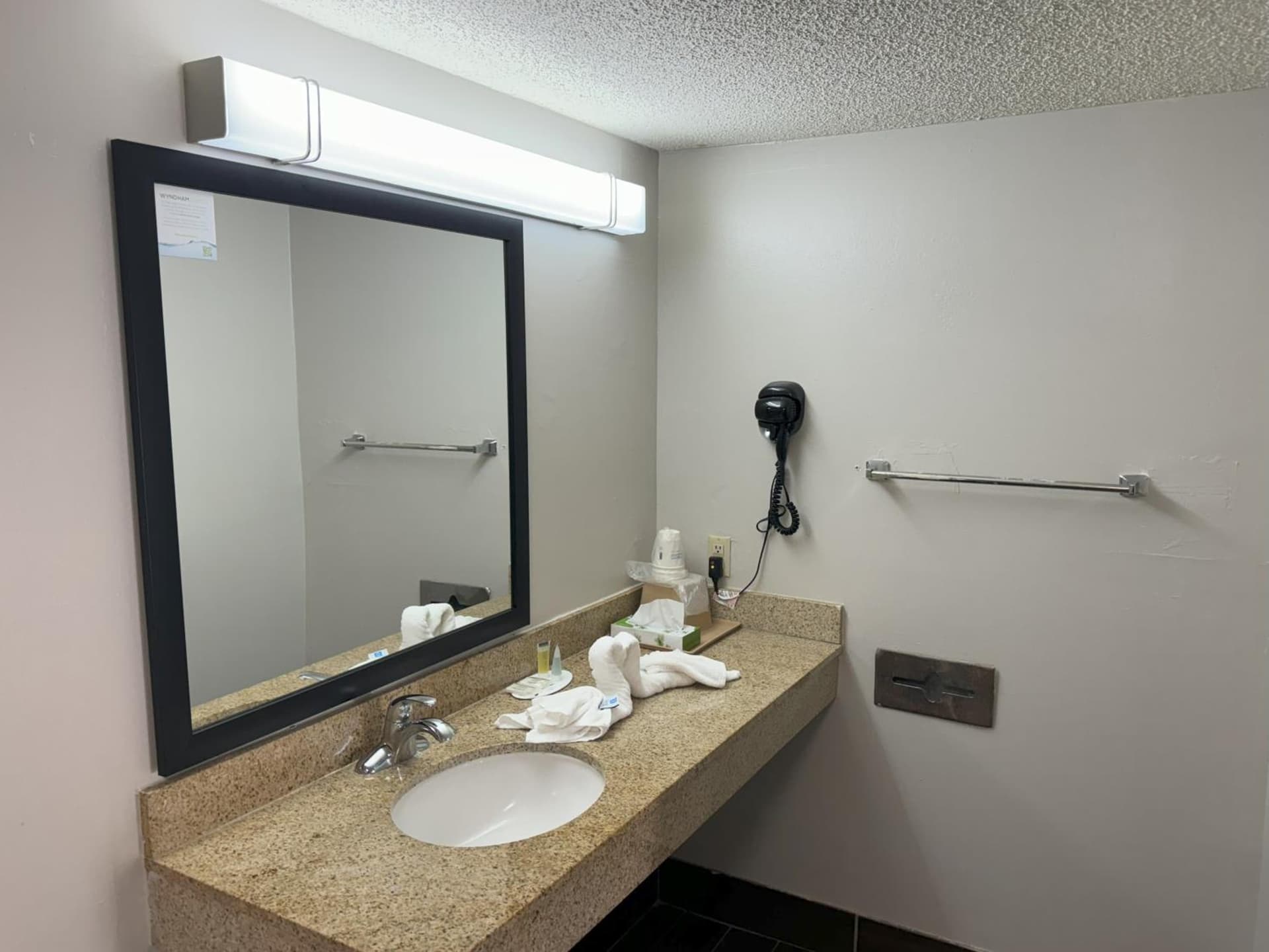 Days Inn & Suites by Wyndham Tuscaloosa - Univ. of Alabama gallery photo in Tuscaloosa, AL — image 18