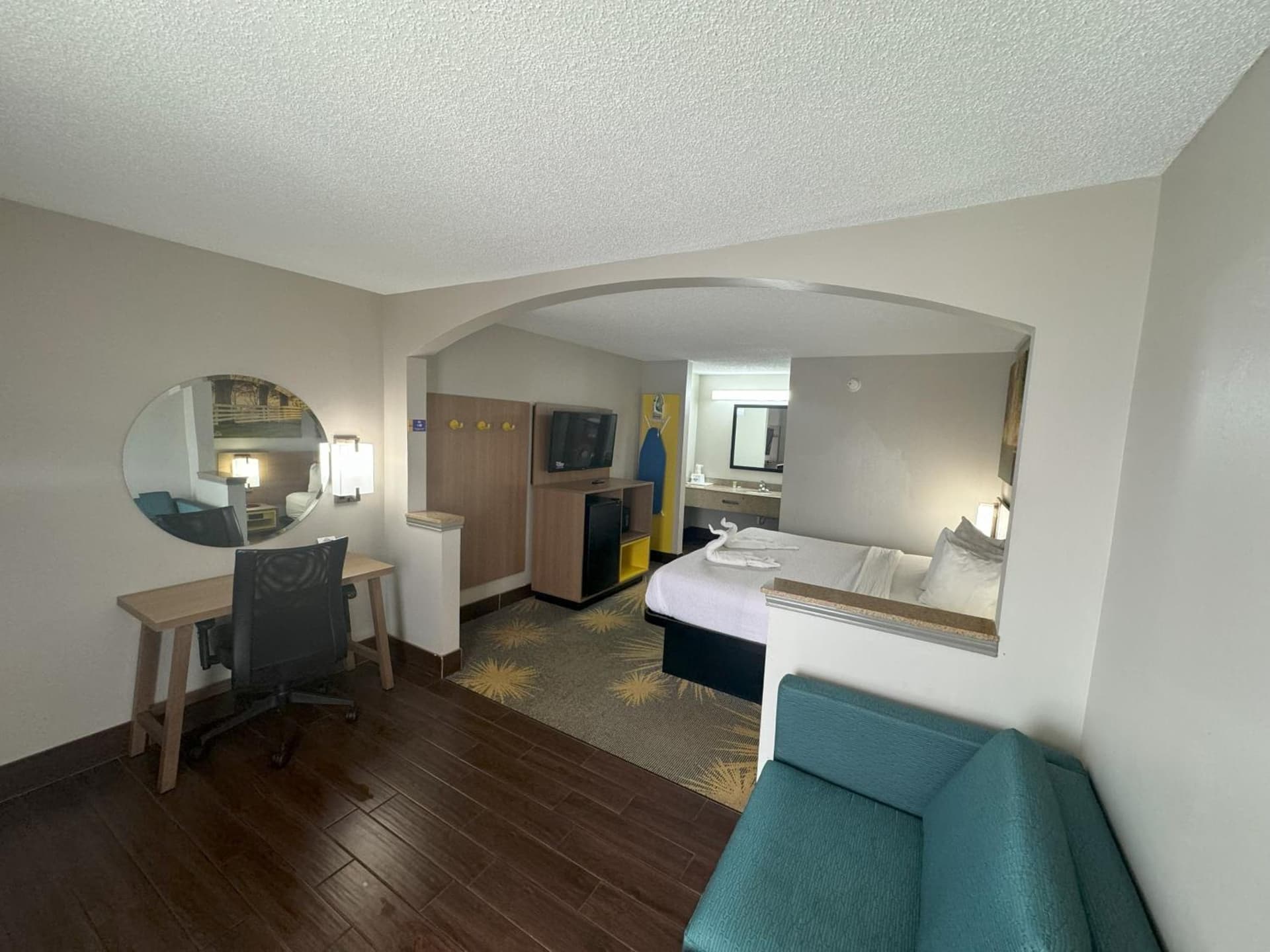 Days Inn & Suites by Wyndham Tuscaloosa - Univ. of Alabama gallery photo in Tuscaloosa, AL — image 20