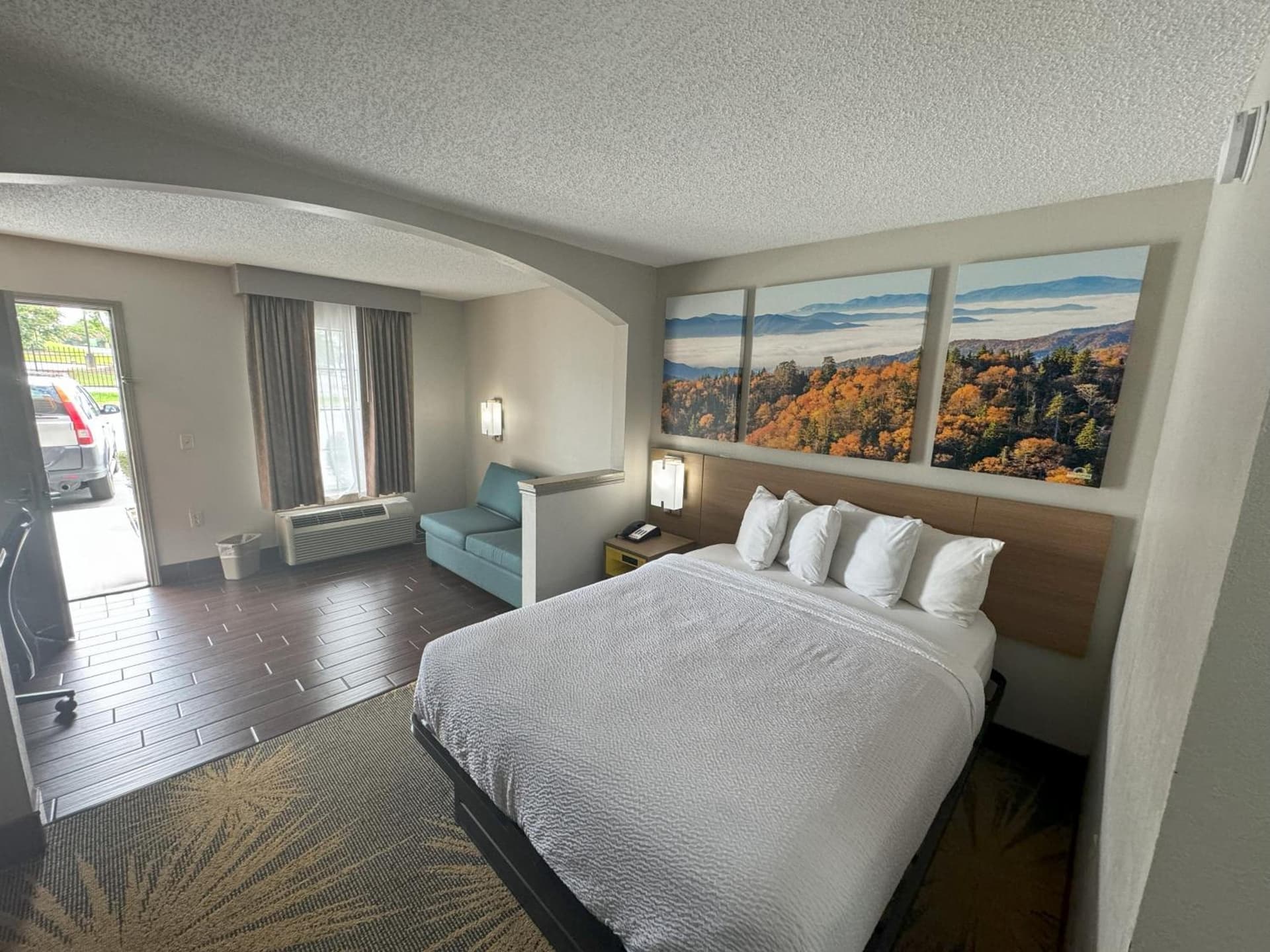 Days Inn & Suites by Wyndham Tuscaloosa - Univ. of Alabama gallery photo in Tuscaloosa, AL — image 24