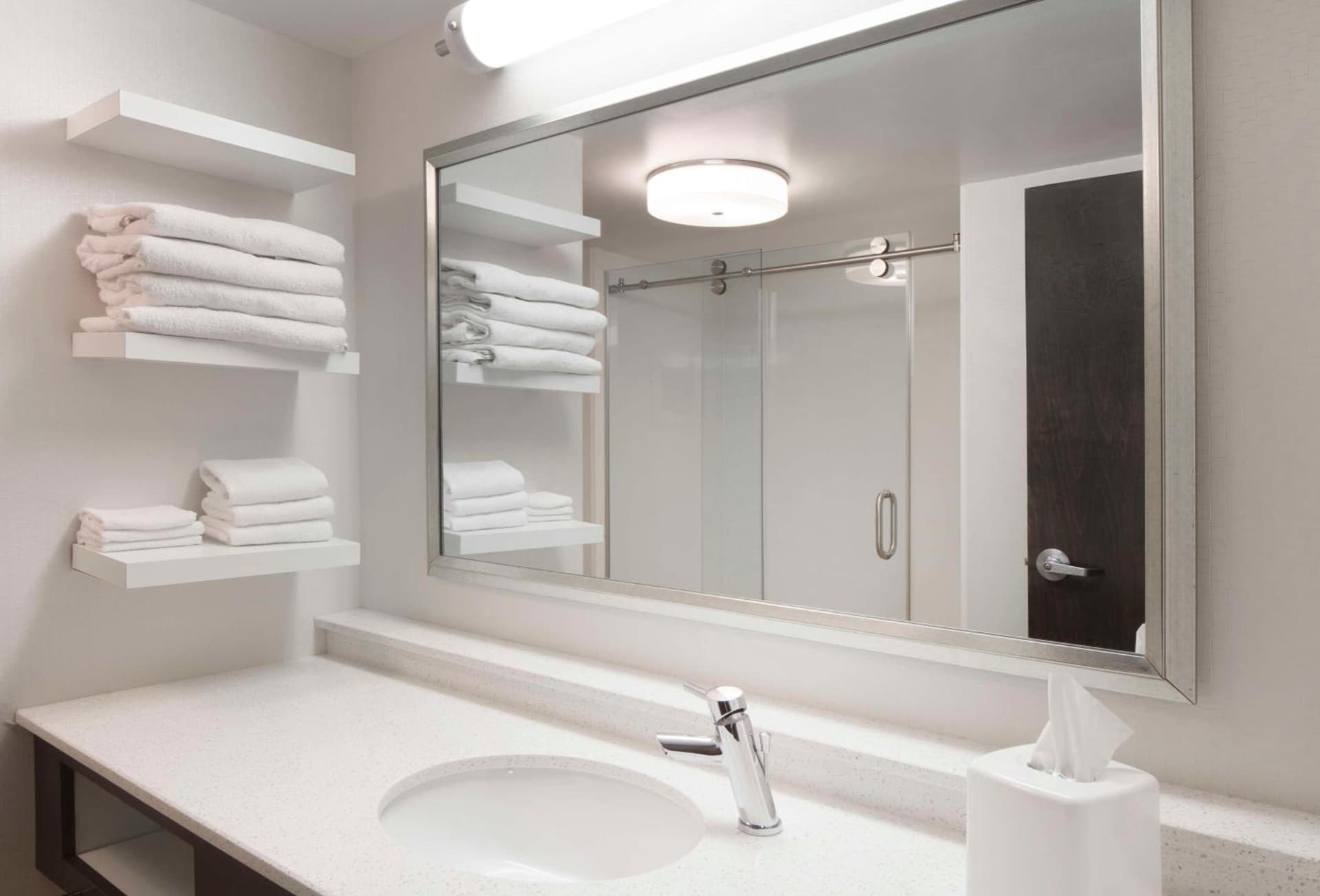 Hampton Inn Charleston-Southridge gallery photo in Charleston, WV — image 17