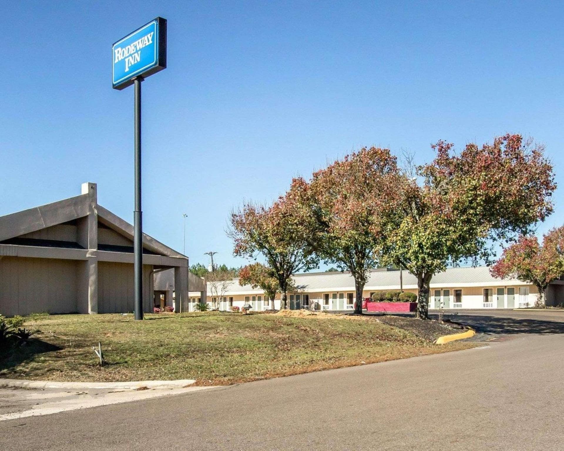 Rodeway Inn & Suites Brookhaven — hotel in Brookhaven, Mississippi