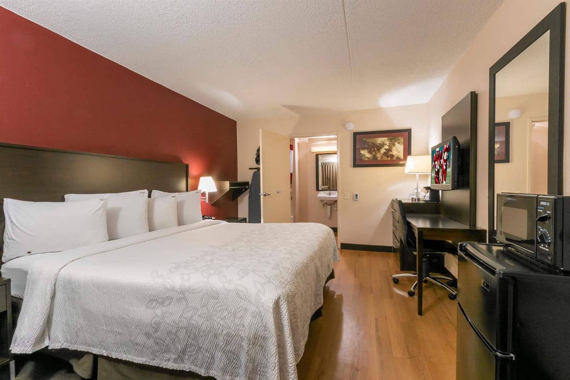 Red Roof Inn PLUS+ Ann Arbor - U of Michigan North gallery photo in Ann Arbor, MI — image 22