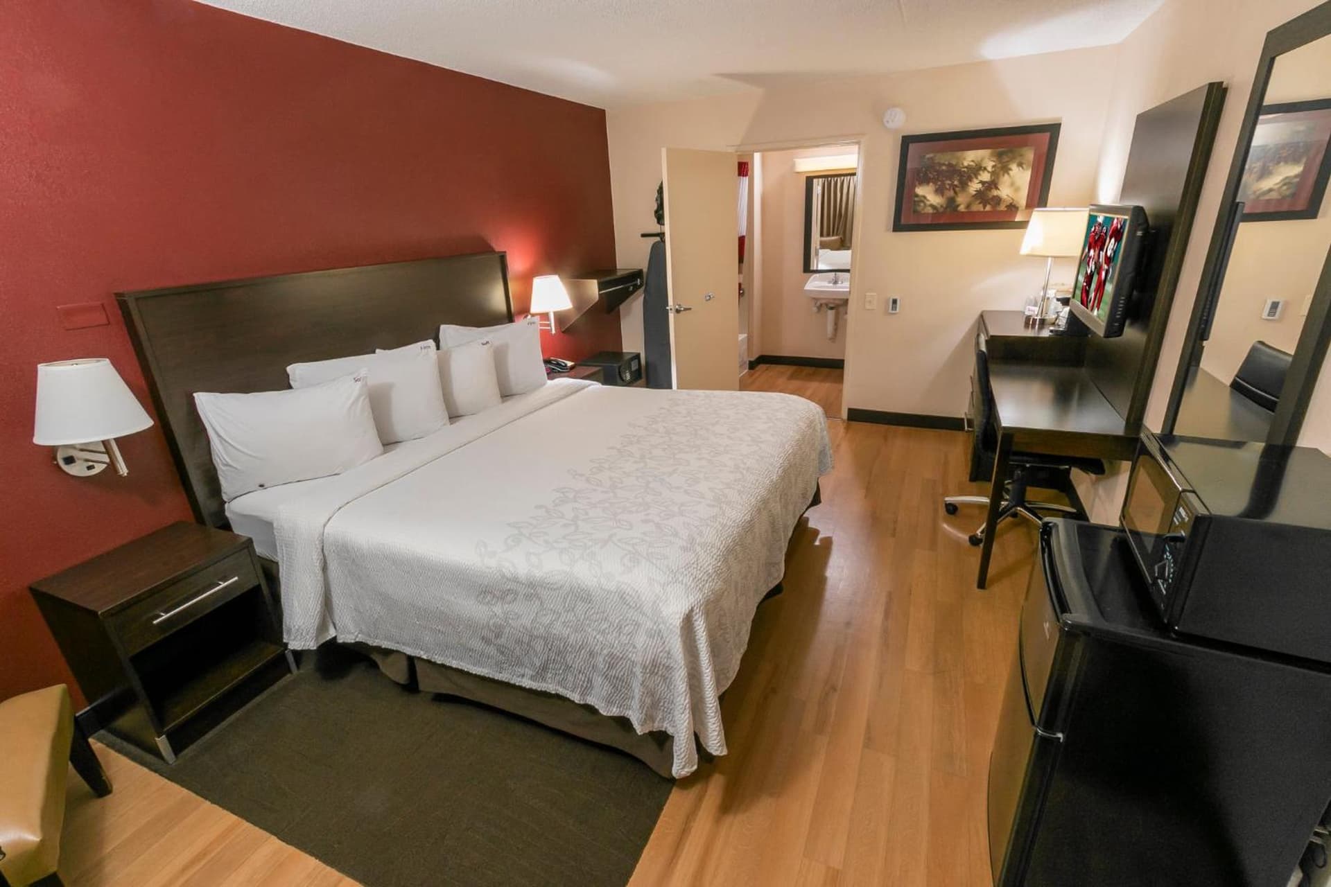 Red Roof Inn PLUS+ Ann Arbor - U of Michigan North gallery photo in Ann Arbor, MI — image 19