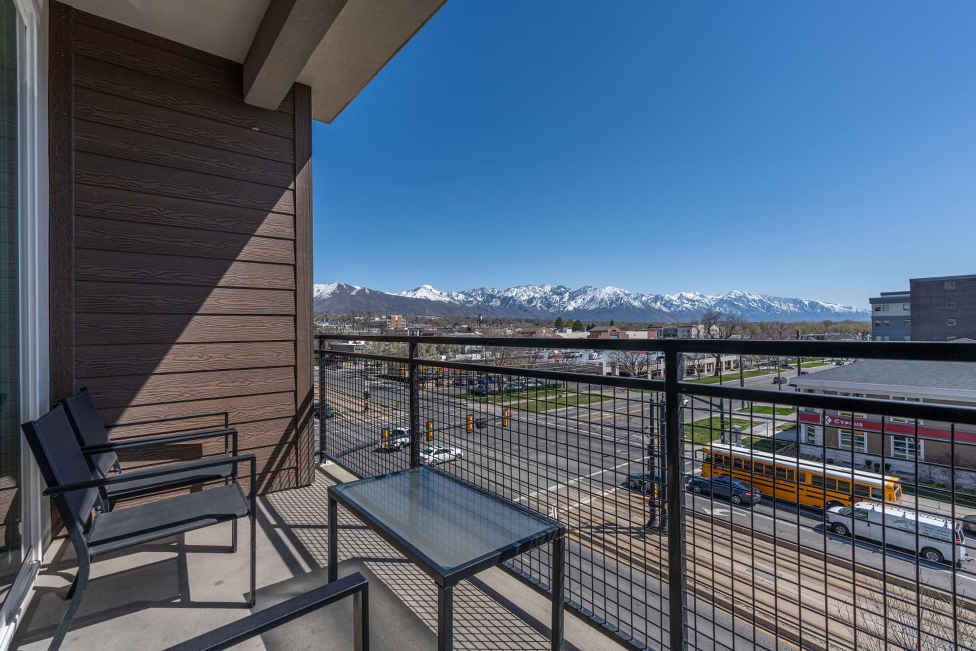Large Luxury 2Bd 2Ba with office nook -prkg gym pool property views in Salt Lake City, UT — gallery photo 3