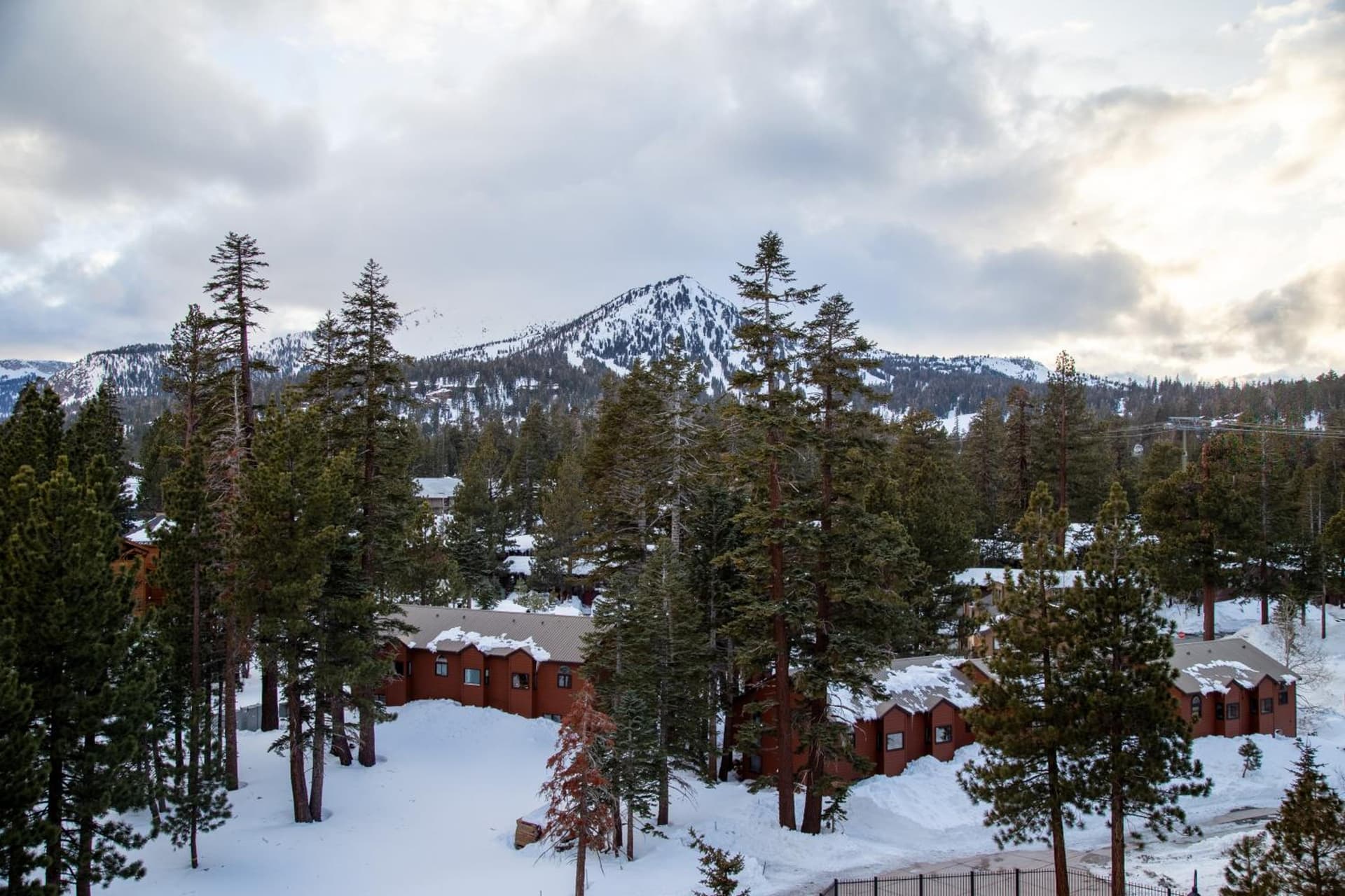 Luxury 2 Bedroom Penthouse with Stunning Views! featured exterior or lobby in Mammoth Lakes, CA — similar hotel