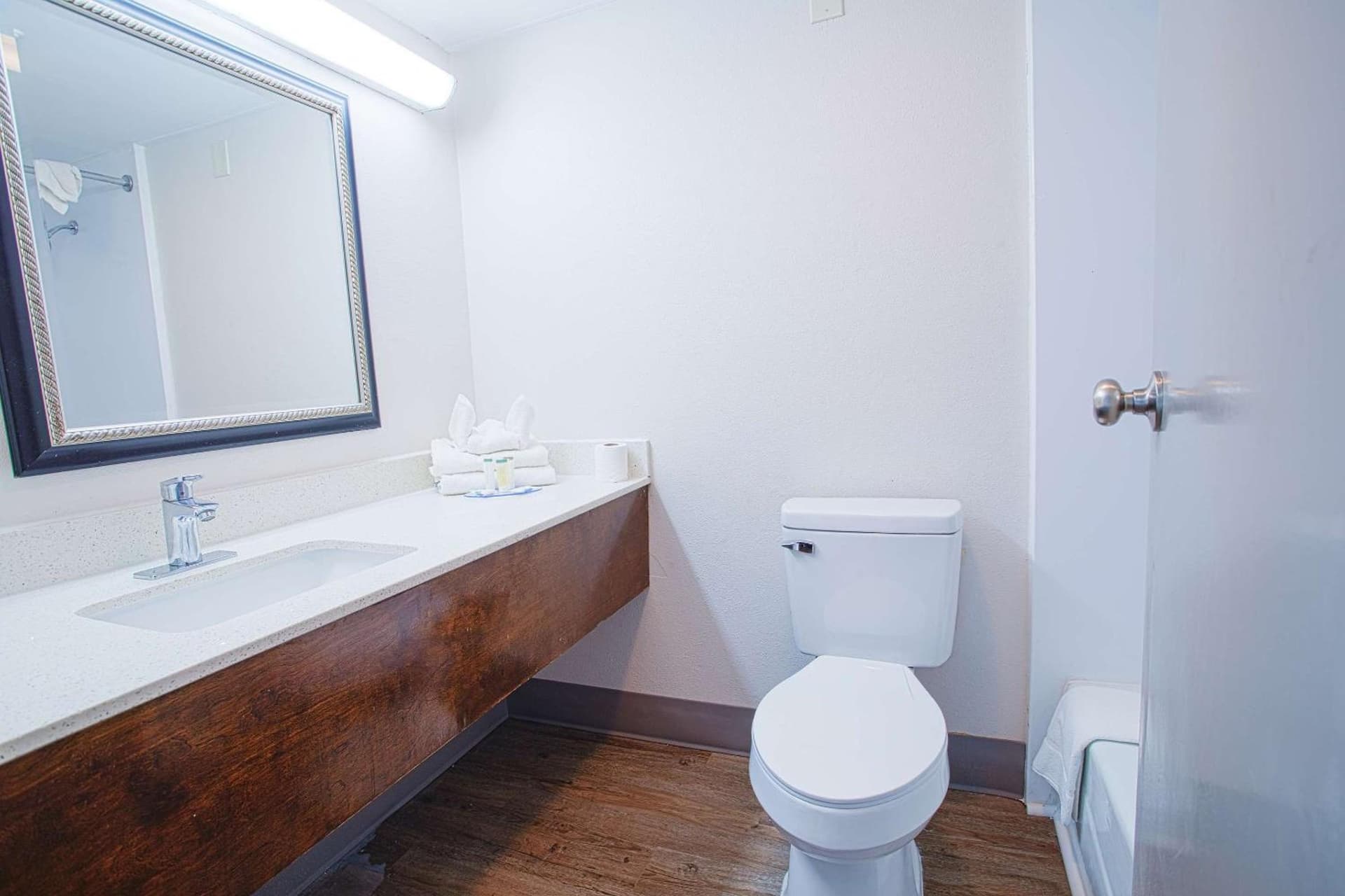 Americas Best Value Inn Winston-Salem gallery photo in Winston-Salem, NC — image 42