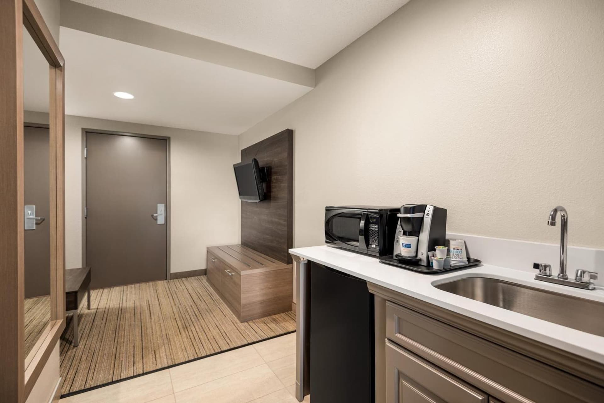 Holiday Inn Express Hotel & Suites Fredericksburg by IHG gallery photo in Fredericksburg, VA — image 40