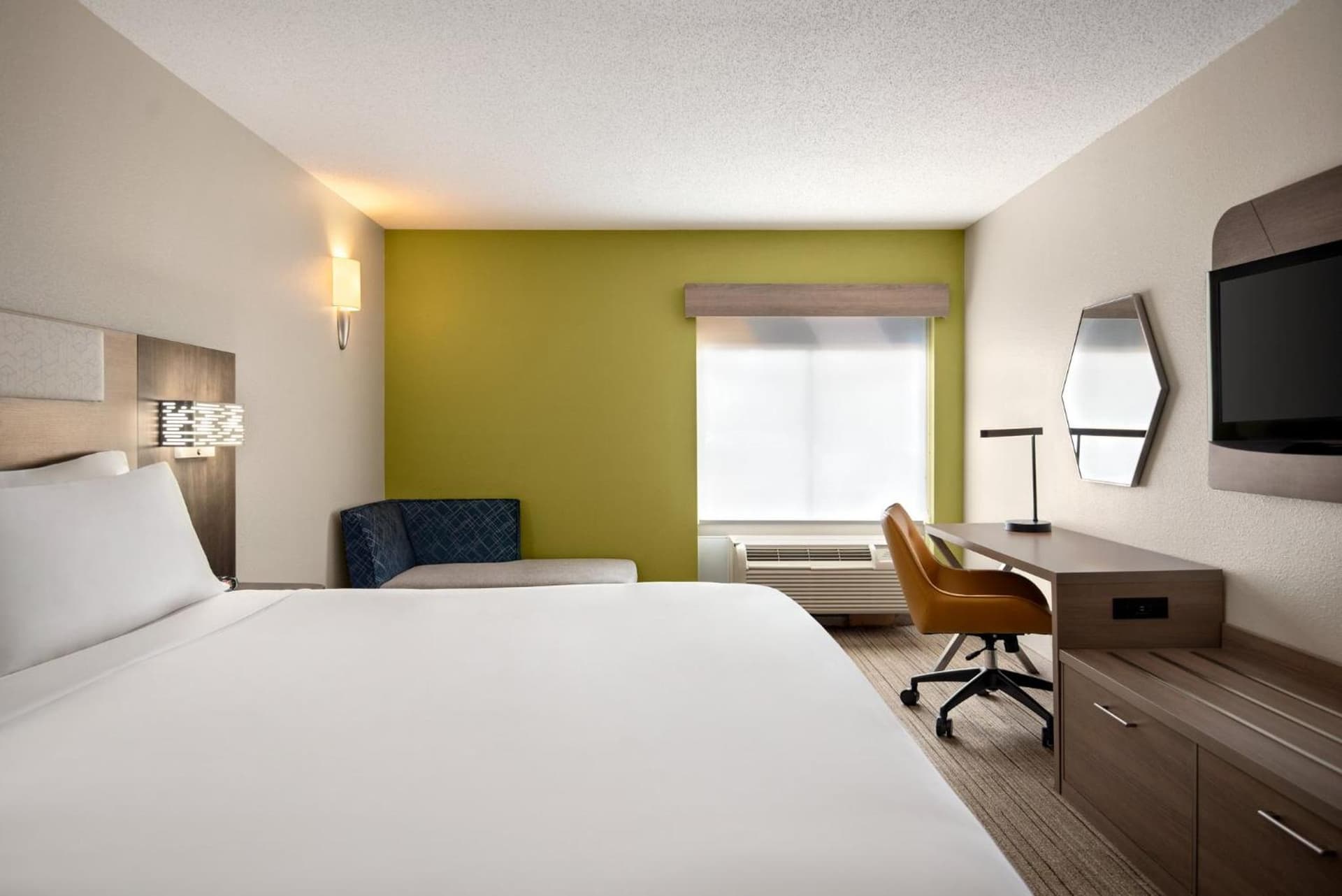Holiday Inn Express Hotel & Suites Fredericksburg by IHG gallery photo in Fredericksburg, VA — image 47