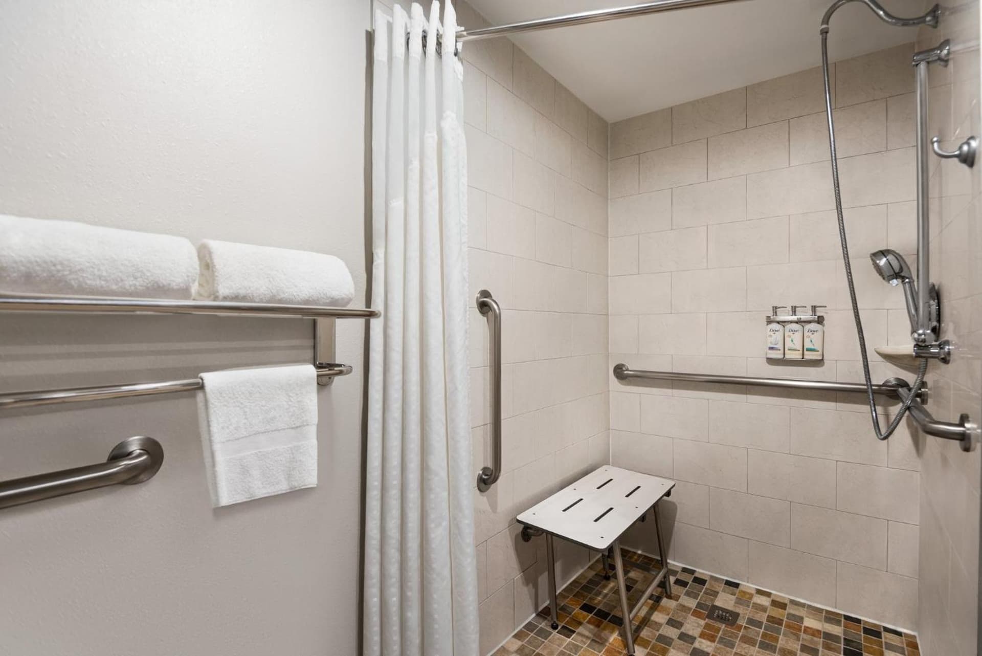 Holiday Inn Express Hotel & Suites Fredericksburg by IHG gallery photo in Fredericksburg, VA — image 31