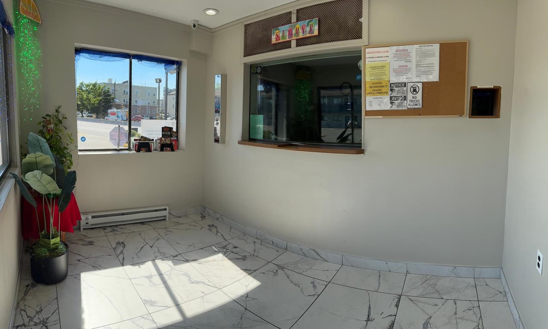 Ritz Motel interior in Elizabeth, NJ — gallery photo 2