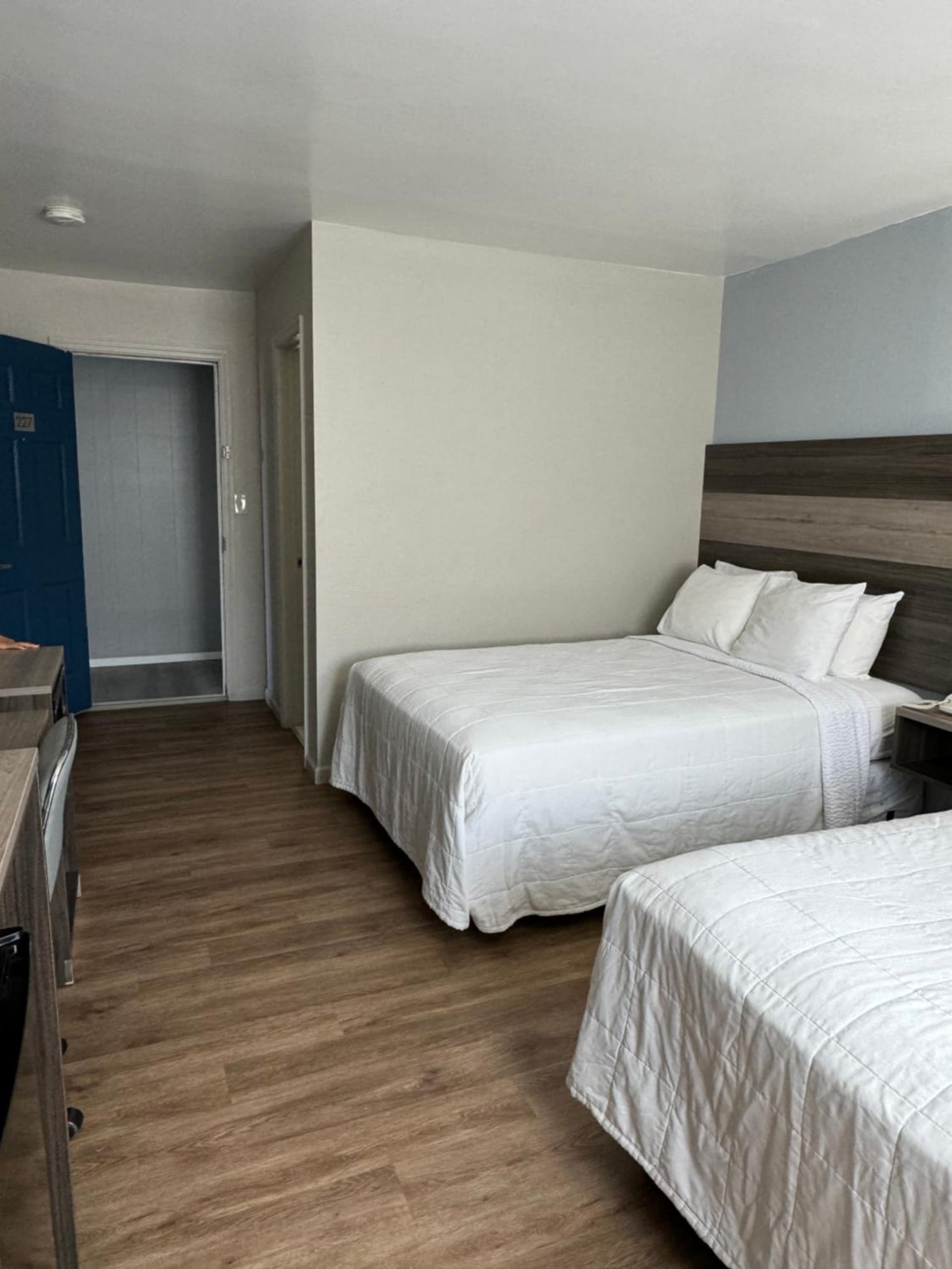 Ritz Motel gallery photo in Elizabeth, NJ — image 4