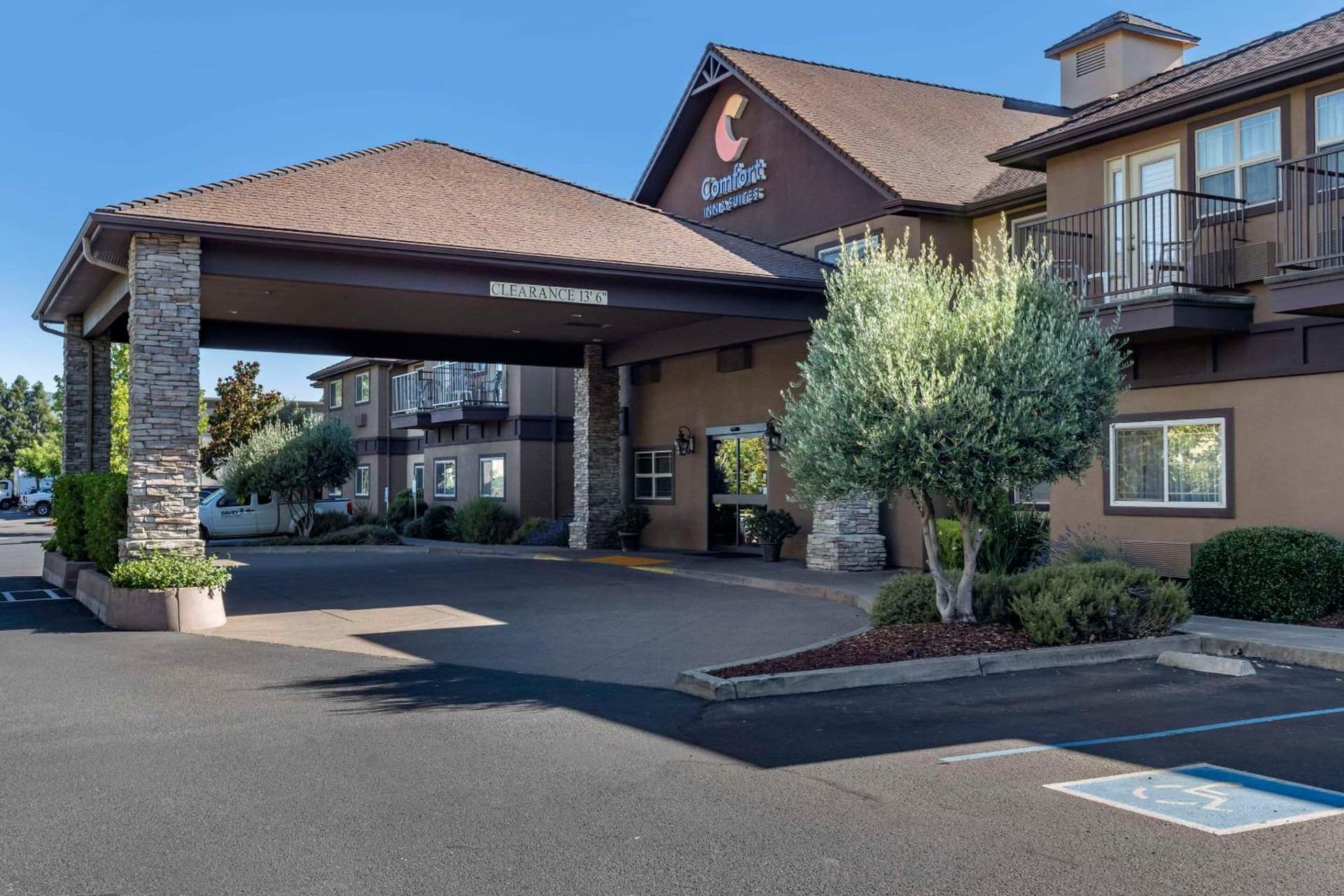 Comfort Inn & Suites Ukiah Mendocino County featured exterior or lobby in Ukiah, CA — similar hotel