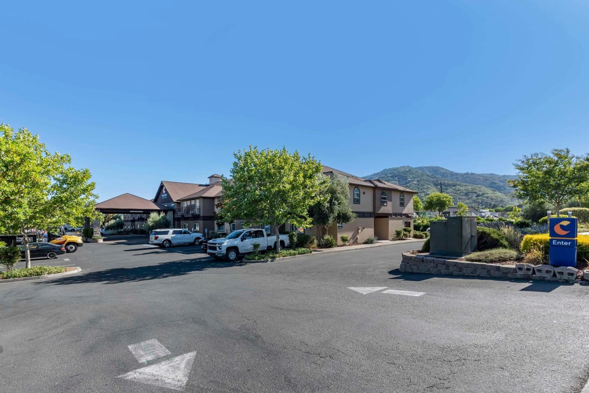 Comfort Inn & Suites Ukiah Mendocino County interior in Ukiah, CA — gallery photo 2