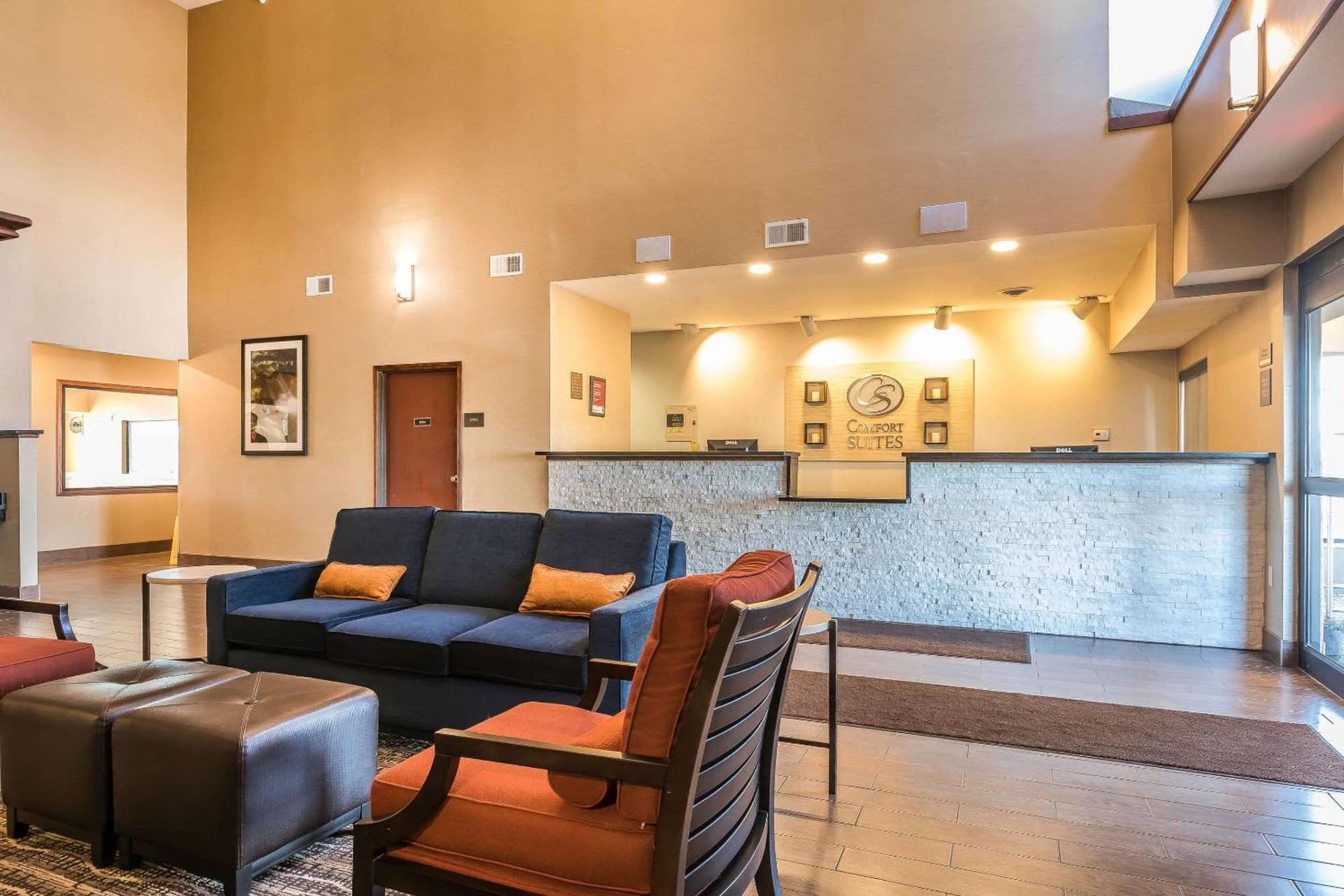 Comfort Suites Fort Wayne North interior in Fort Wayne, IN — gallery photo 2