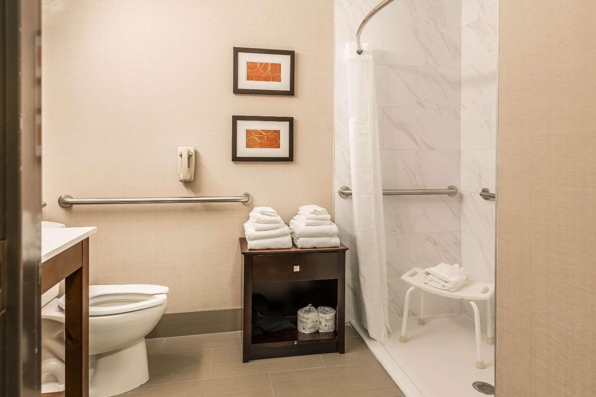 Comfort Suites Fort Wayne North interior in Fort Wayne, IN — gallery photo 2