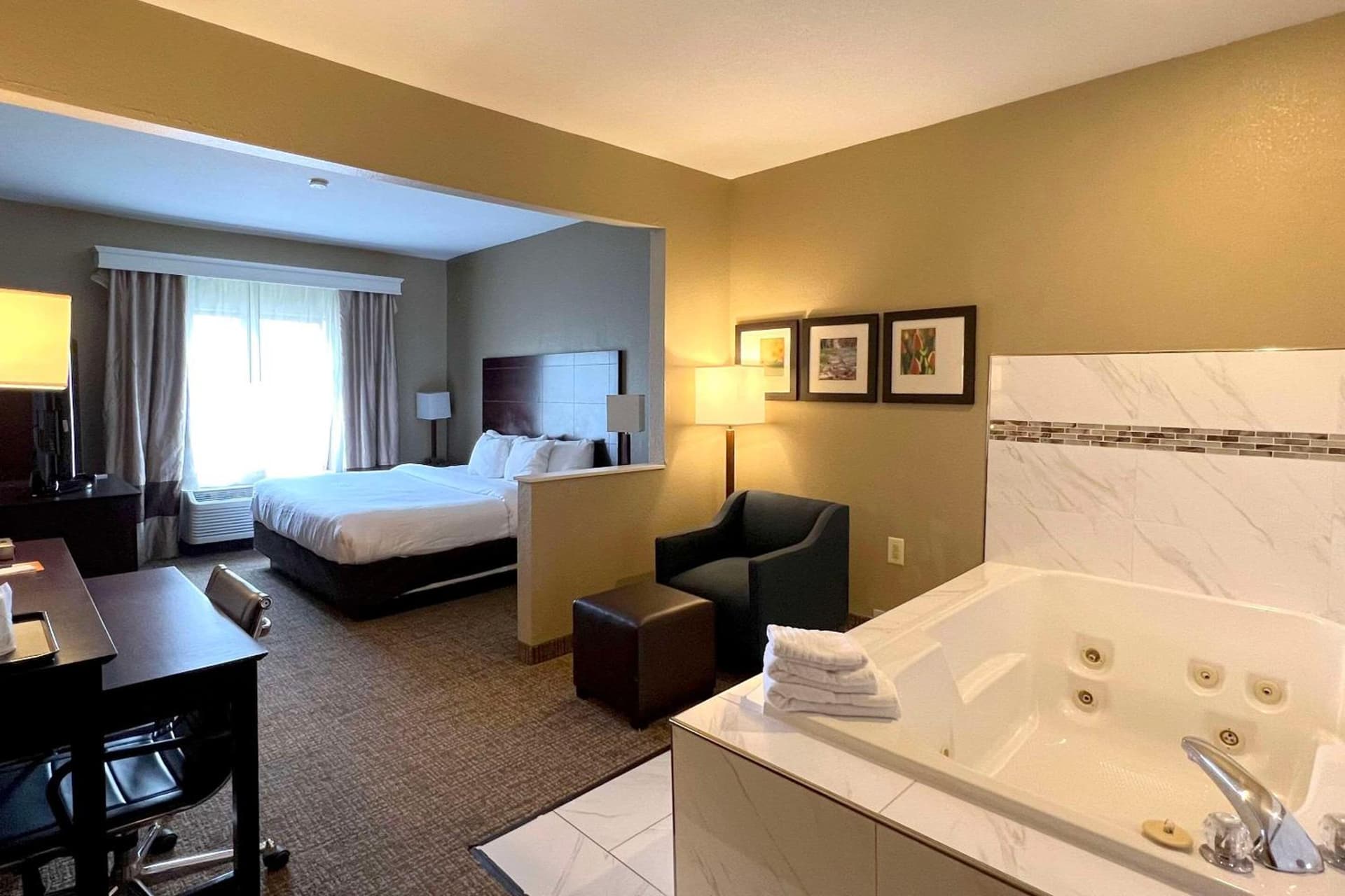 Comfort Suites Fort Wayne North gallery photo in Fort Wayne, IN — image 4