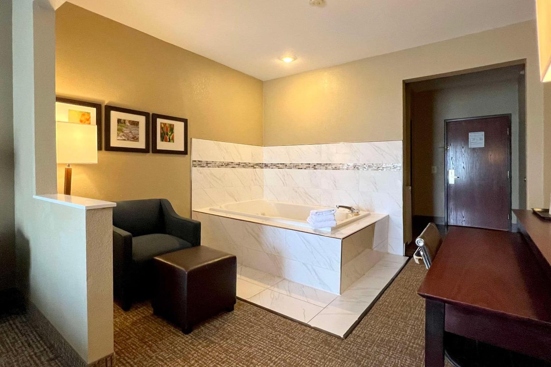 Comfort Suites Fort Wayne North gallery photo in Fort Wayne, IN — image 28
