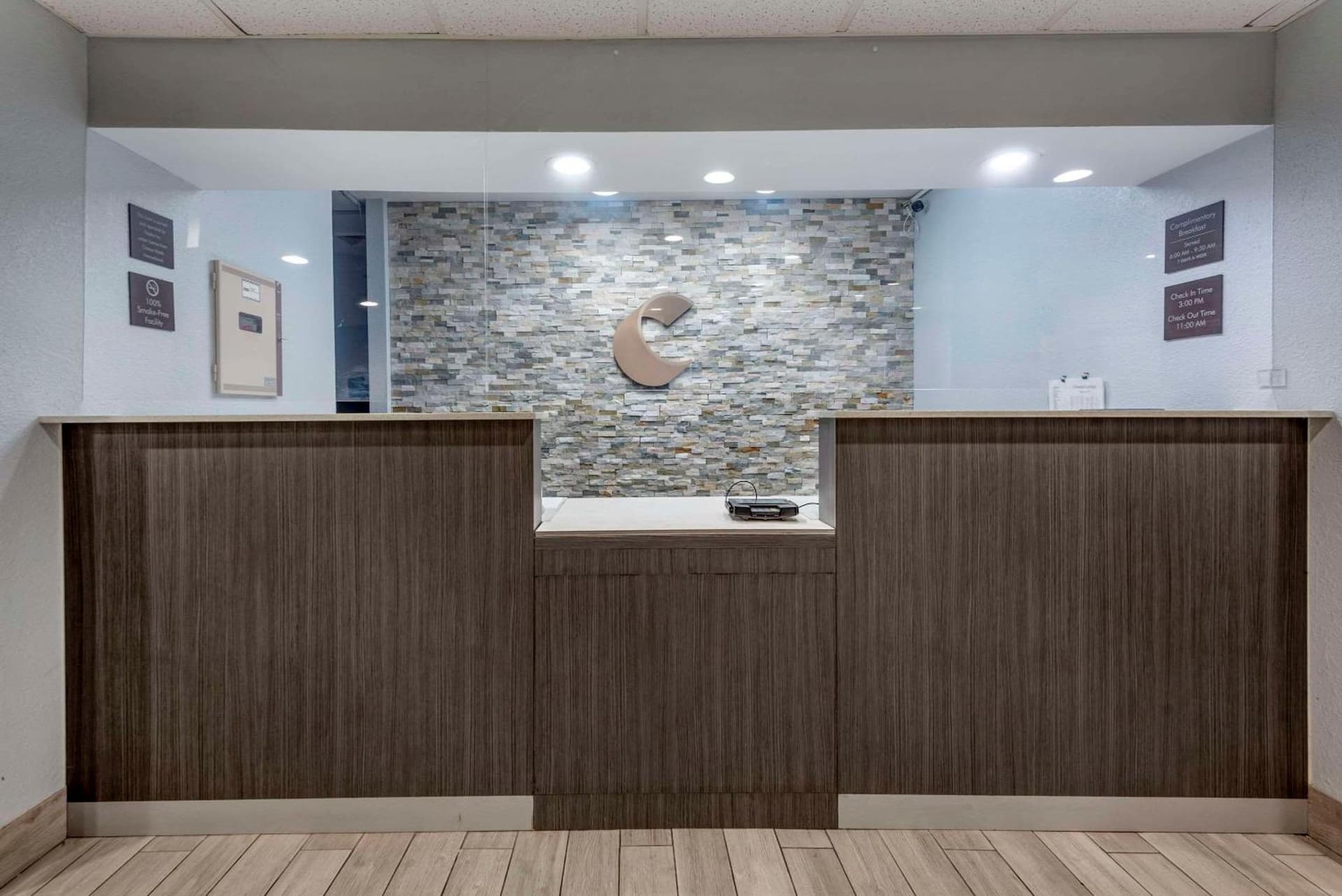 Comfort Inn & Suites Liverpool - Syracuse interior in Liverpool, NY — gallery photo 2