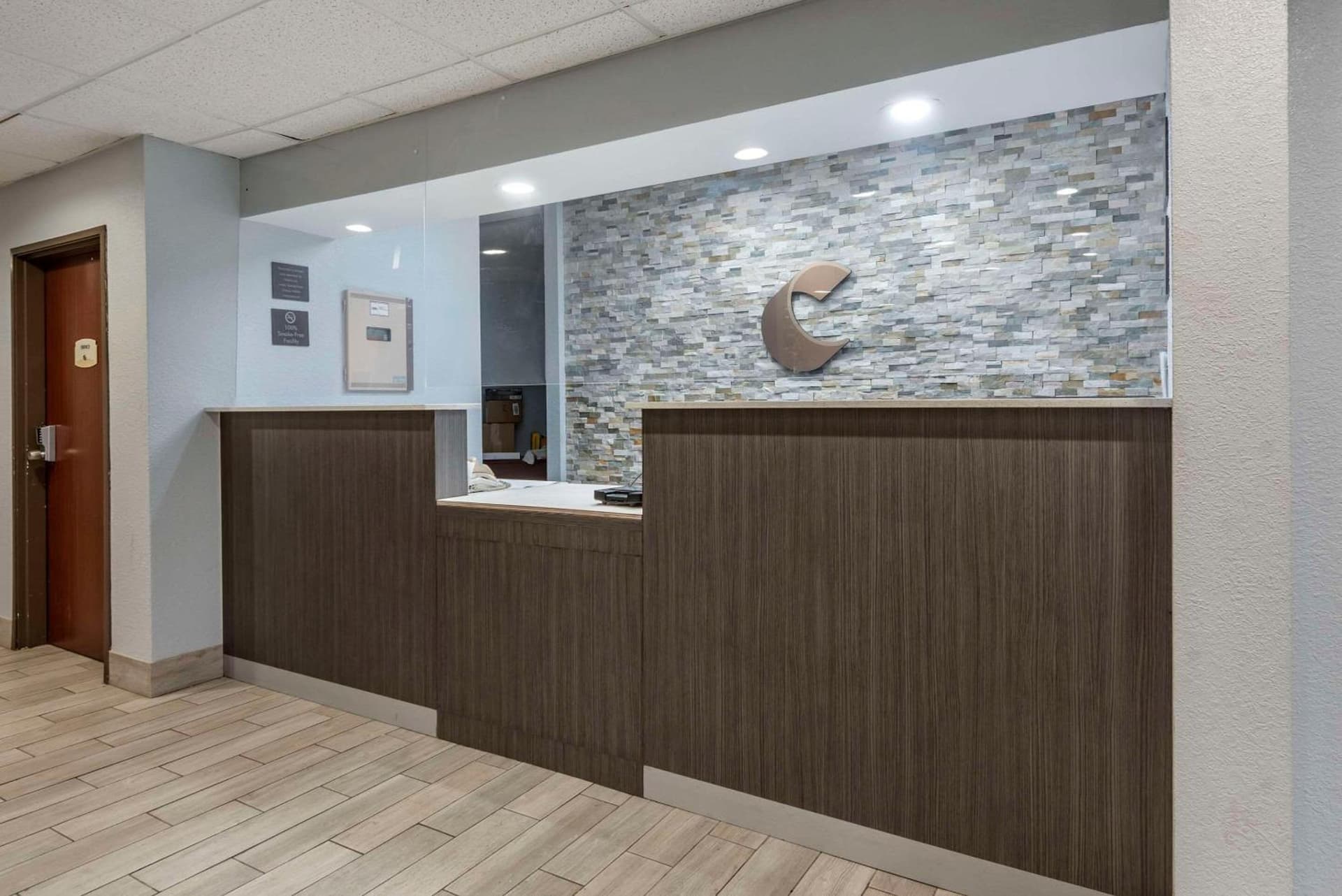Comfort Inn & Suites Liverpool - Syracuse property views in Liverpool, NY — gallery photo 3